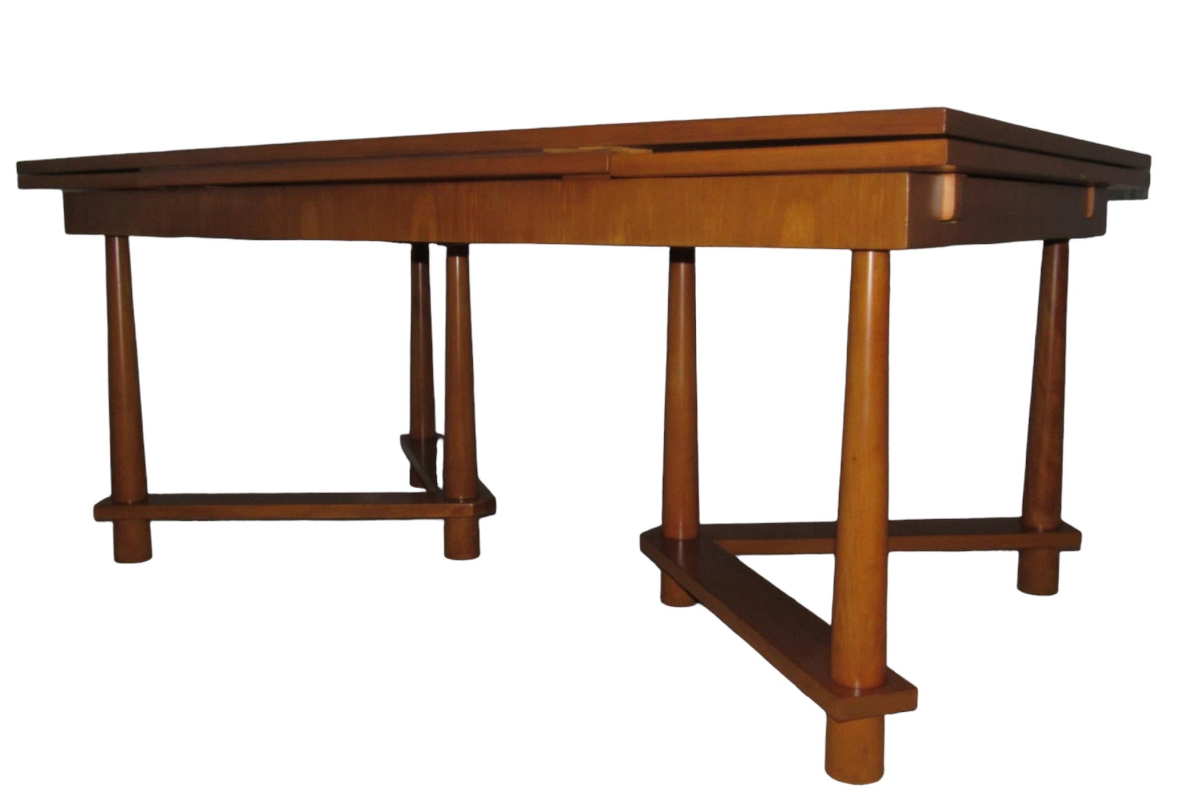 T. H. Robsjohn-Gibbings Extending Dining Table in Walnut for Widdicomb, 1950 For Sale 1