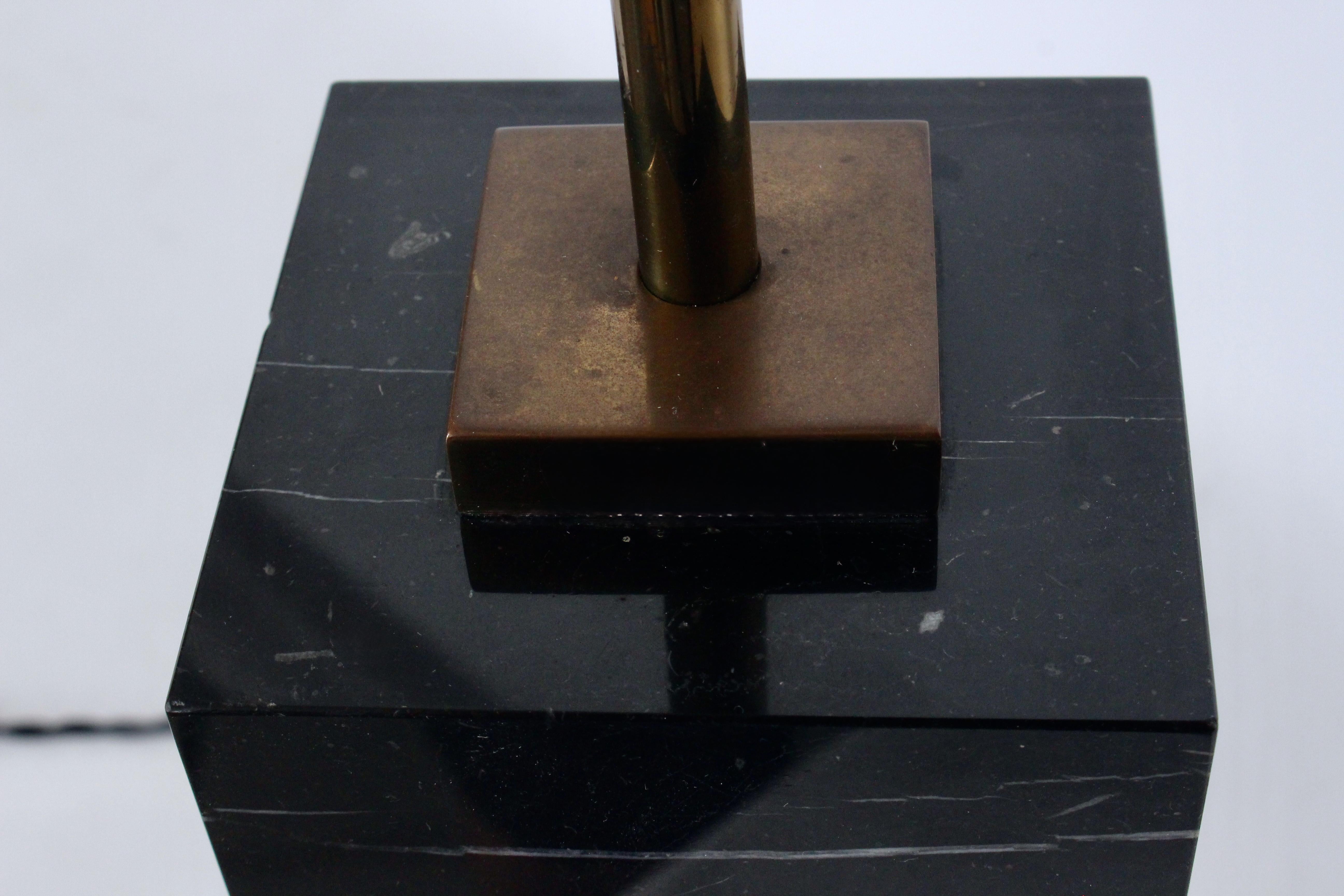 T. H. Robsjohn Gibbings for Hansen White Veined Black Block Marble Table Lamp en vente 3