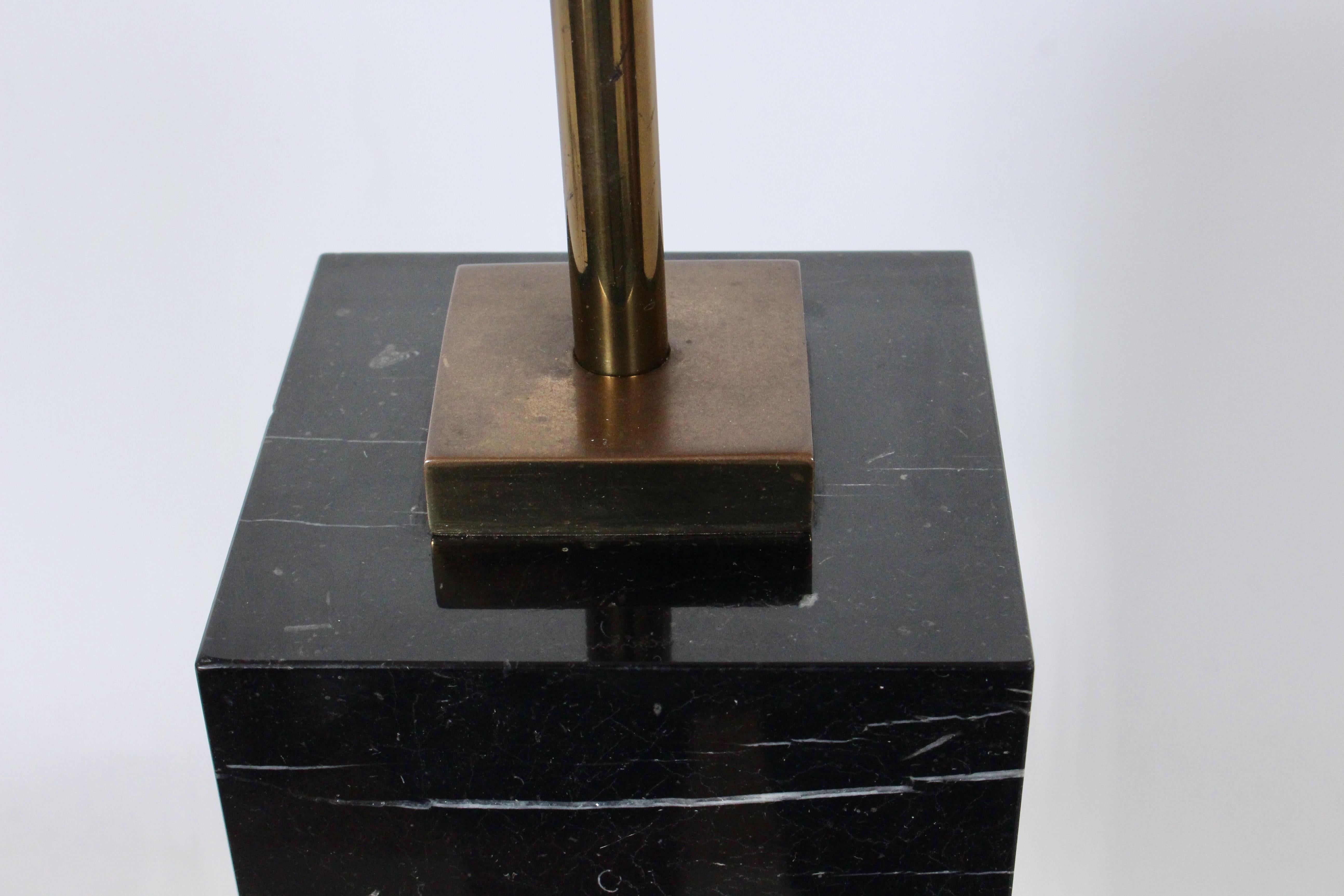 T. H. Robsjohn Gibbings for Hansen White Veined Black Block Marble Table Lamp en vente 1