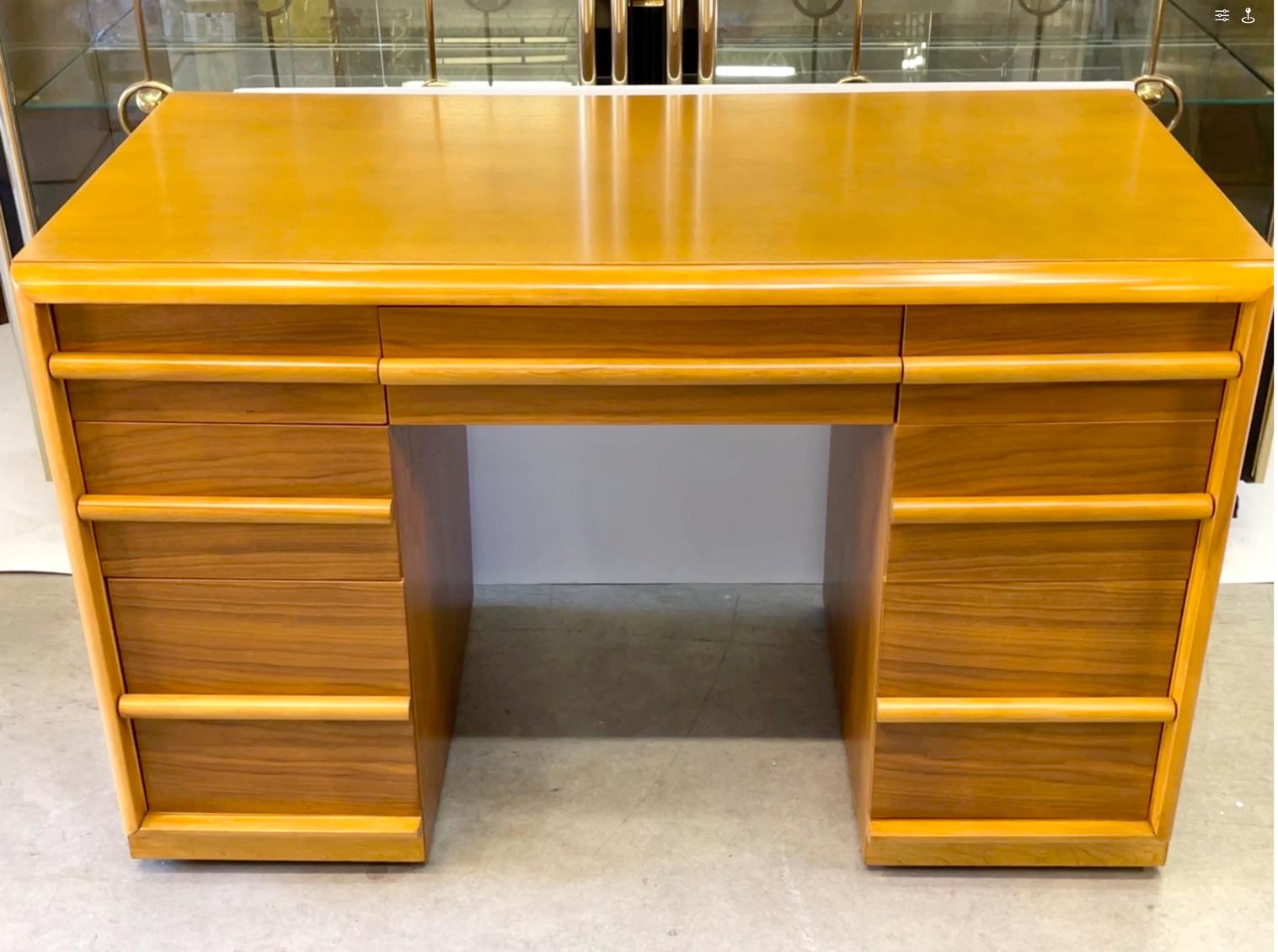 Mid-Century Modern T. H. Robsjohn-Gibbings Kneehole Desk for Widdicomb For Sale