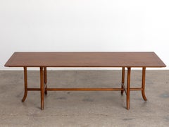 Table basse en acajou à pieds en forme de sabre, de T.H. Robsjohn-Gibbings