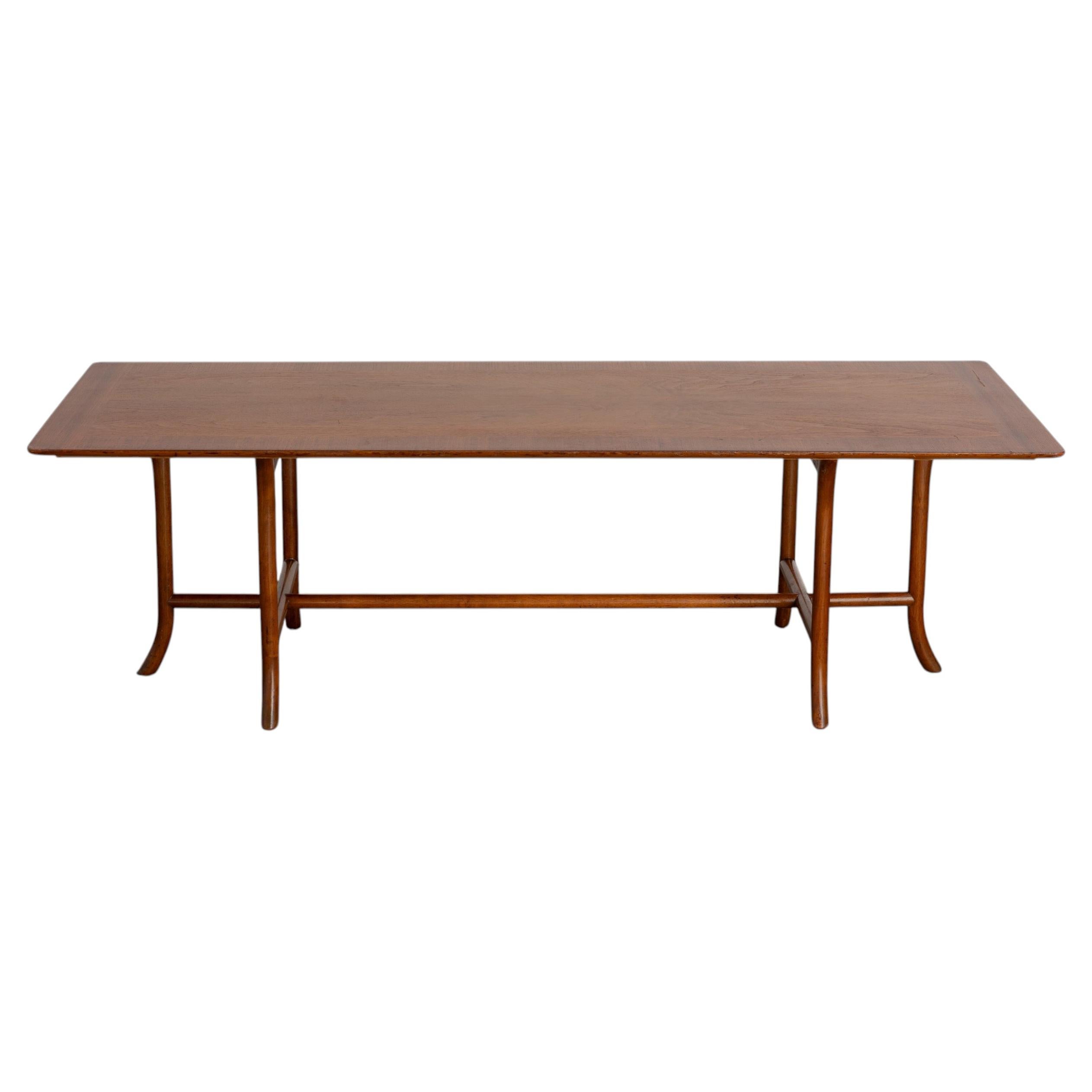 Table basse en acajou à pieds en forme de sabre, de T.H. Robsjohn-Gibbings