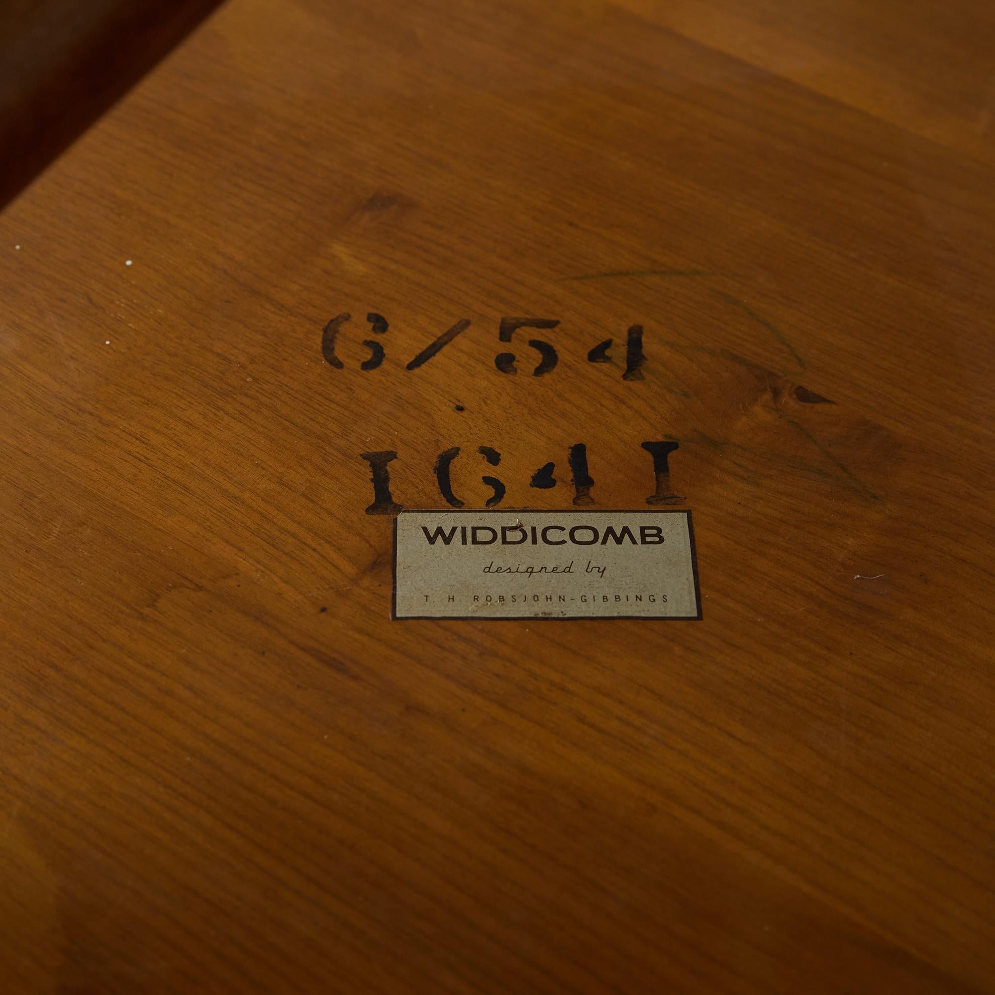Walnut T H Robsjohn-Gibbings  - Occasional Table For Sale