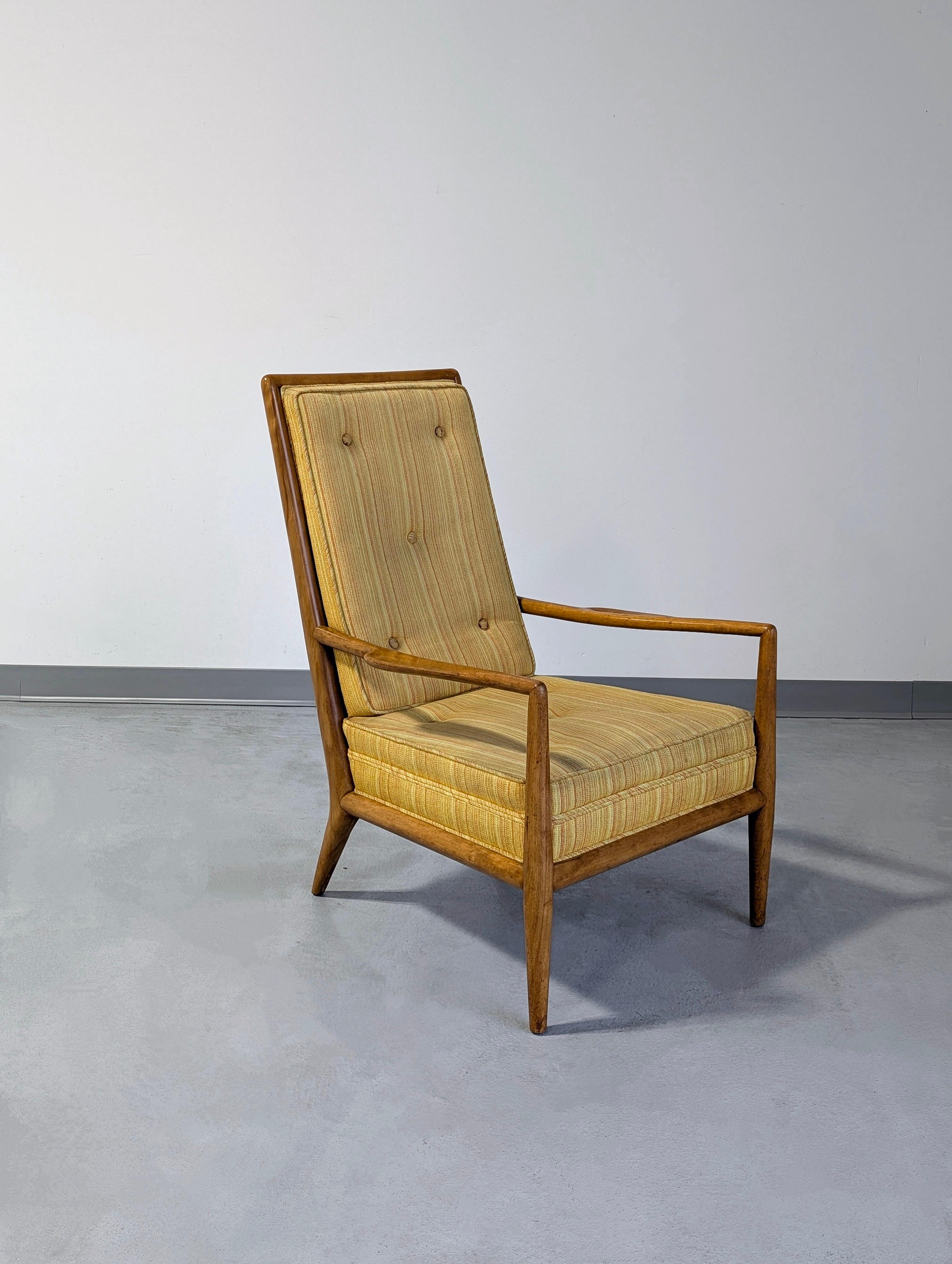 Importante y rarísimo original de T.H. Robsjohn Gibbings diseñó la tumbona nº 1705 de abedul para Widdicomb. Distintos brazos alados esculpidos. El modelo de silla aparece en la revista House Beautiful de mayo de 1952. Los destacados interiores y el