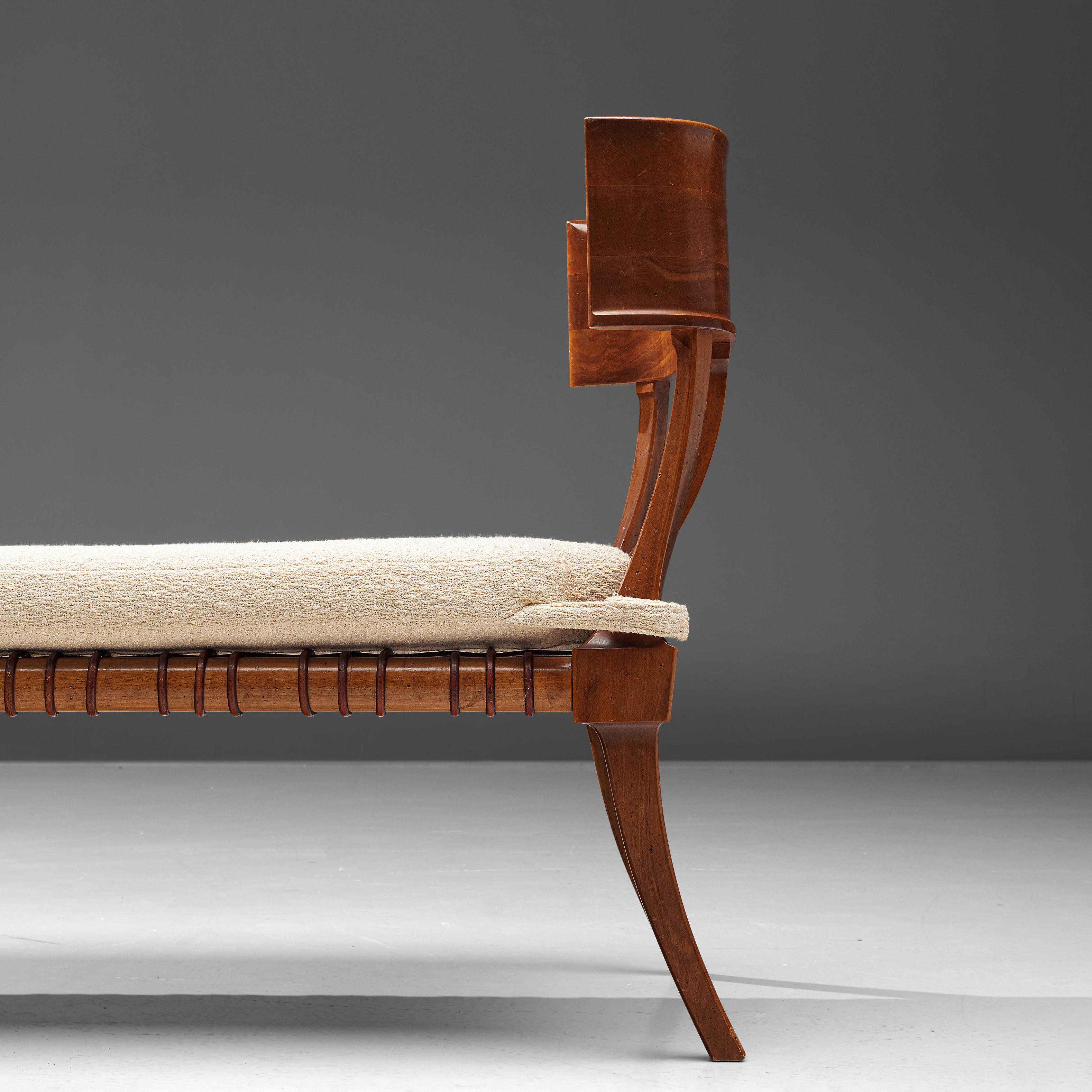T. H. Robsjohn-Gibbings Restored 'Klini' Chaise Lounge in Walnut and Leather In Good Condition In Waalwijk, NL