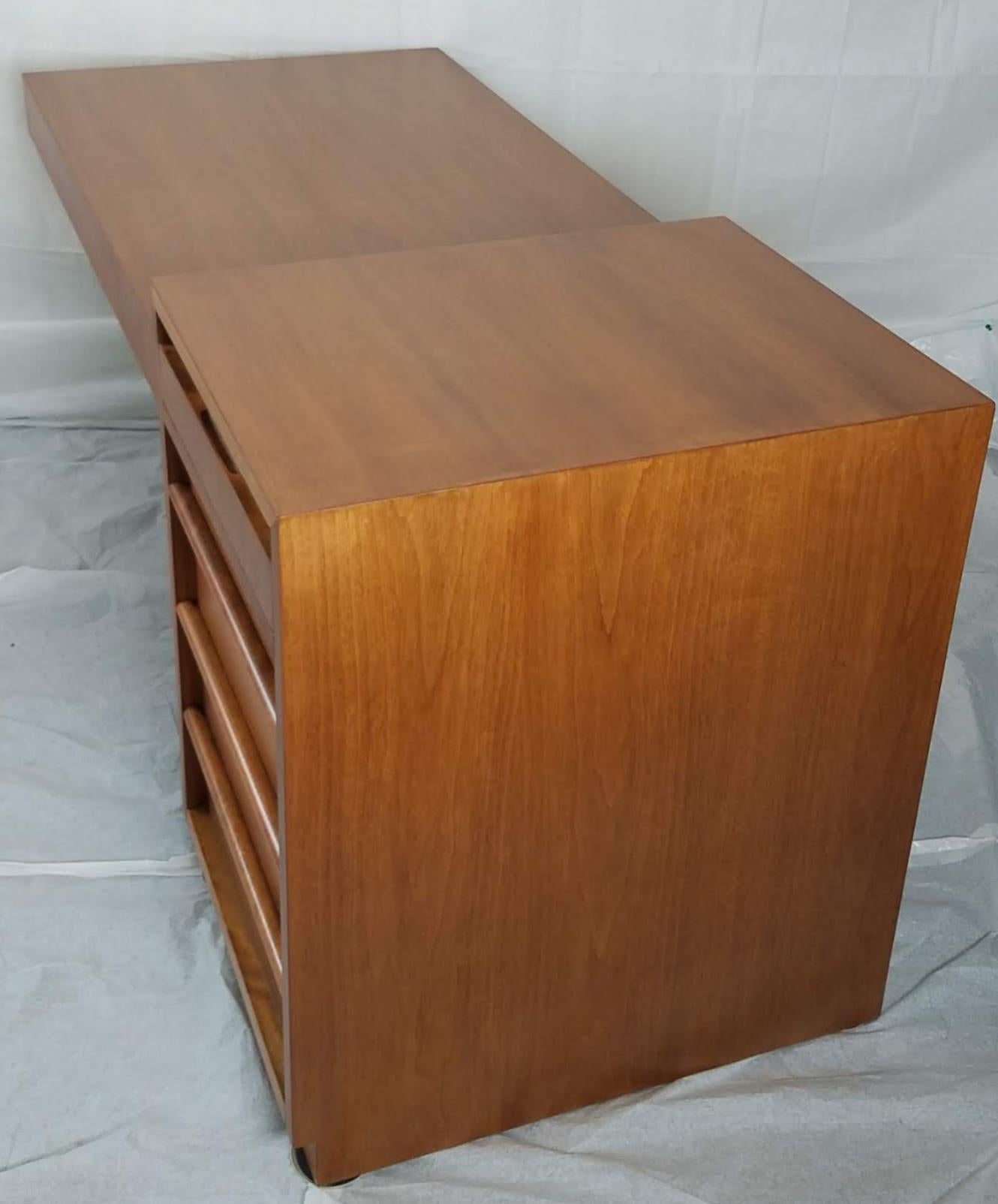 T. H. Robsjohn-Gibbings Walnut Desk Model I-695 Widdicomb, 1954 10