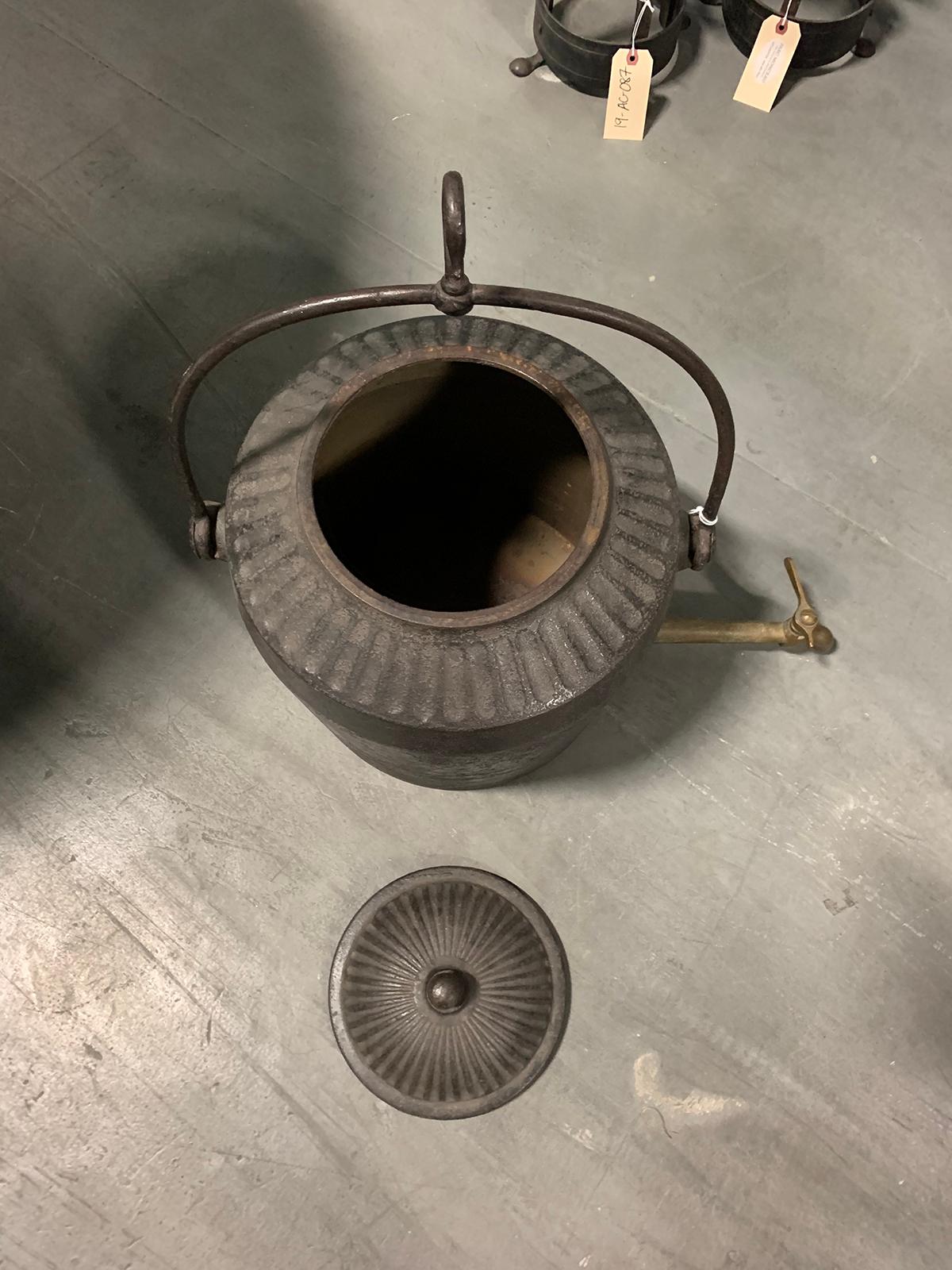 T. Holcroft and Sons Late 19th Century English Cast Iron Kettle with Lid and Tap For Sale 4