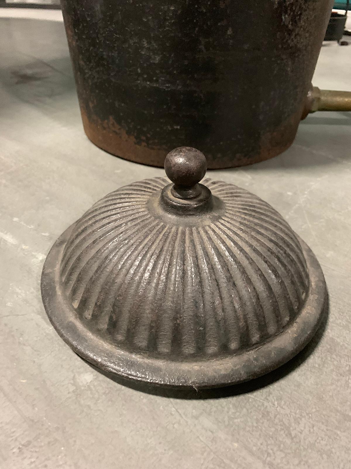 T. Holcroft and Sons Late 19th Century English Cast Iron Kettle with Lid and Tap For Sale 6