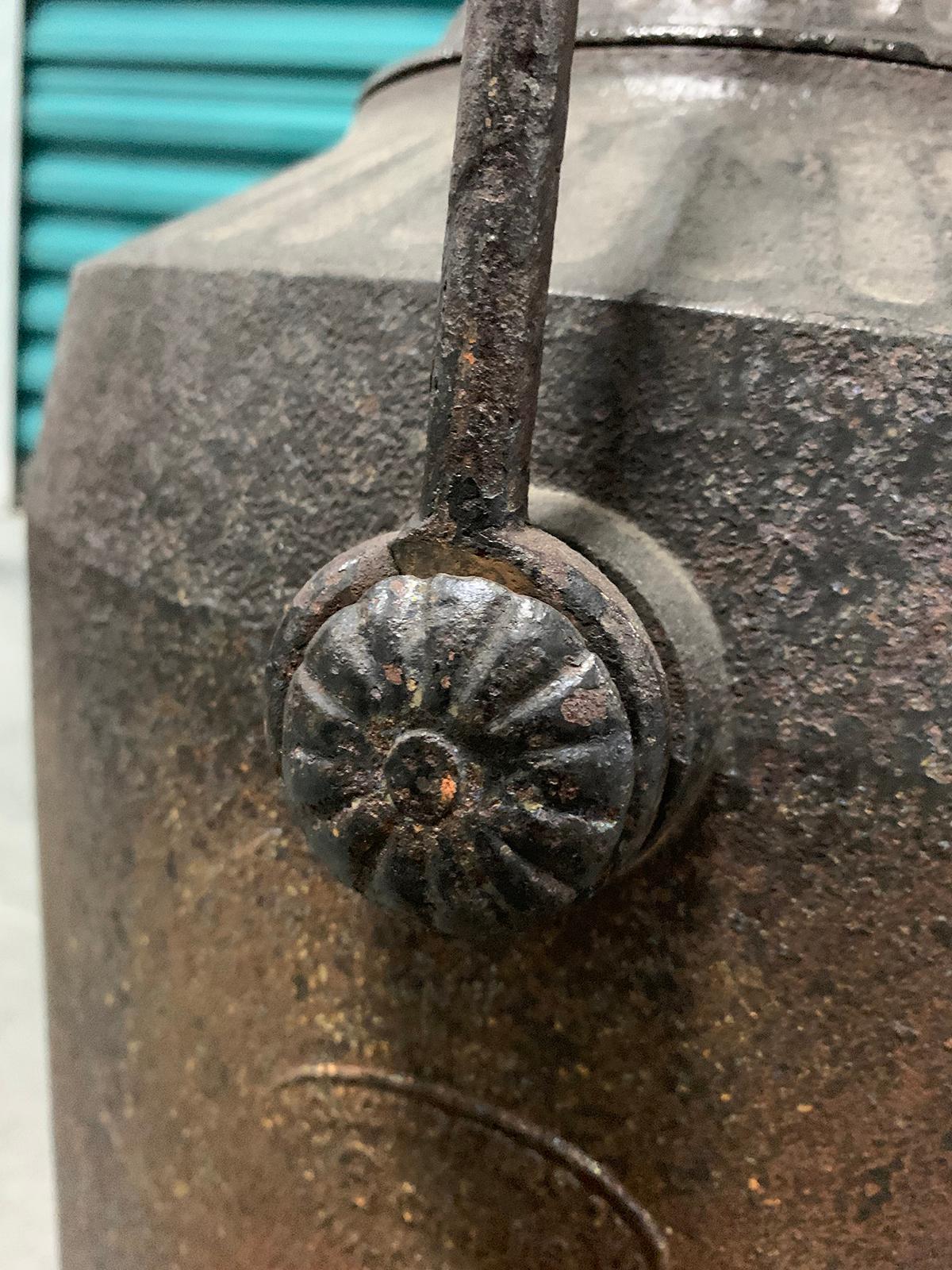 T. Holcroft and Sons Late 19th Century English Cast Iron Kettle with Lid and Tap For Sale 7