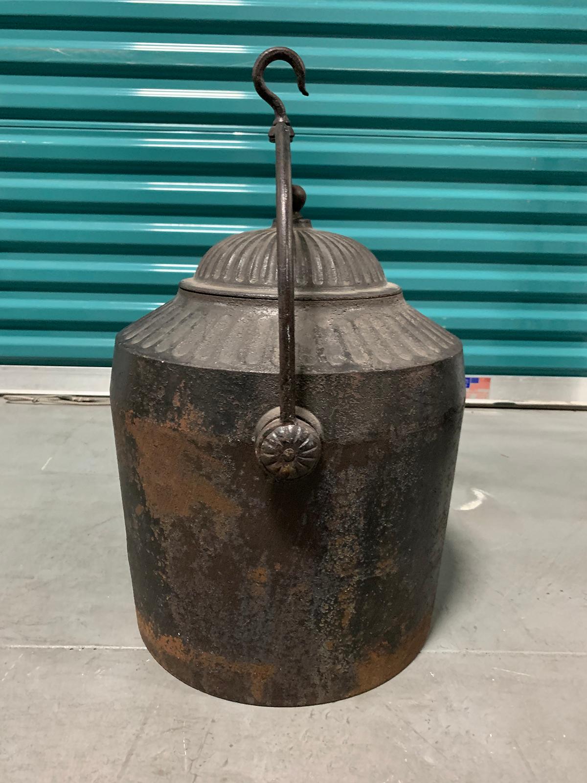 T. Holcroft and Sons Late 19th Century English Cast Iron Kettle with Lid and Tap For Sale 10