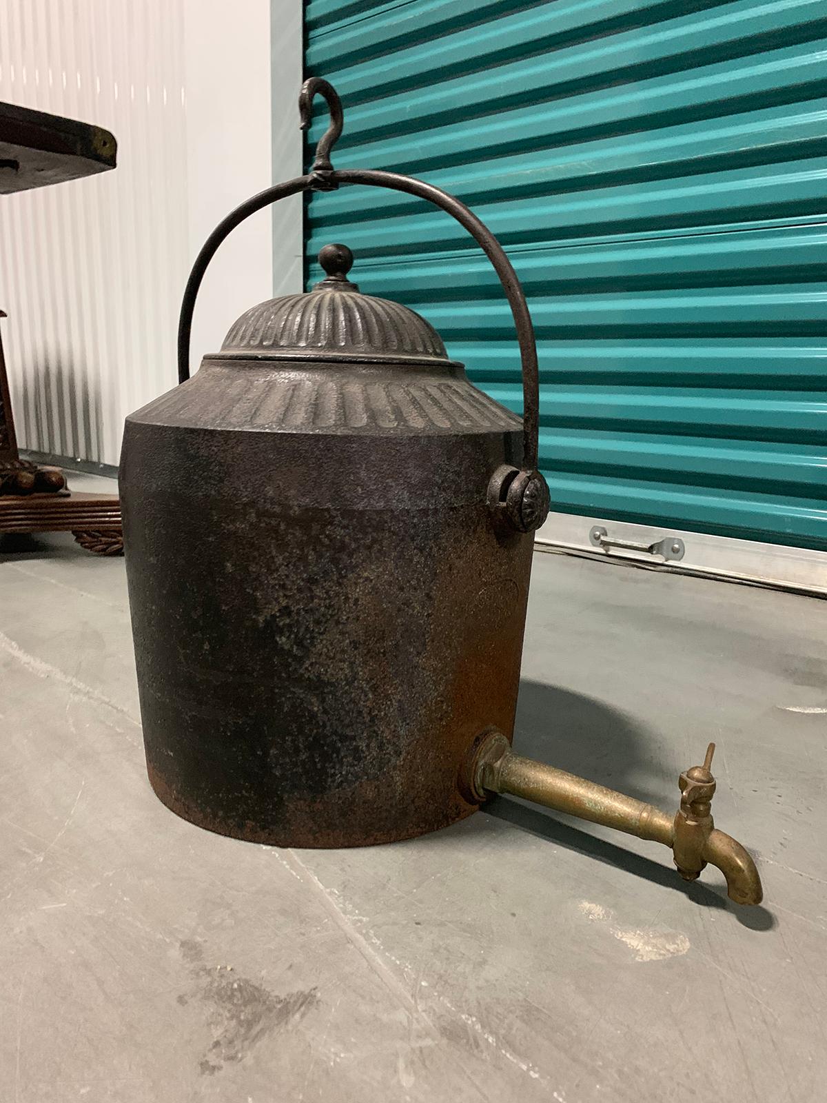 T. Holcroft and Sons Late 19th Century English Cast Iron Kettle with Lid and Tap For Sale 1