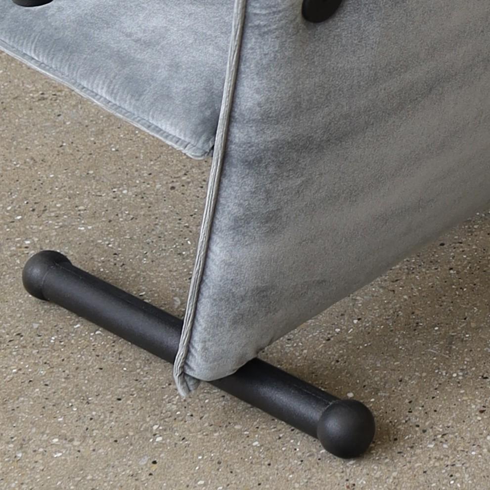 T-Line Chairs by Burkhard Vogtherr In Good Condition For Sale In Chicago, IL