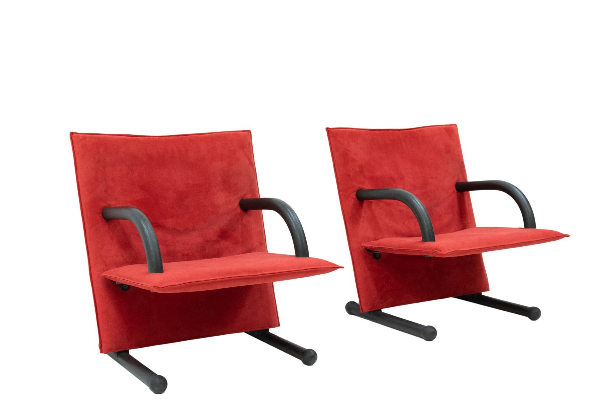 Two iconic armchairs by Arflex Design Burkhard Vogtherr. Model T Line
Beautiful Postmodern lounge chairs. Very good sitting comfort. In a very nice red color.
The Alcantara fabric on the seat is professional reupholstered. Good condition.
  