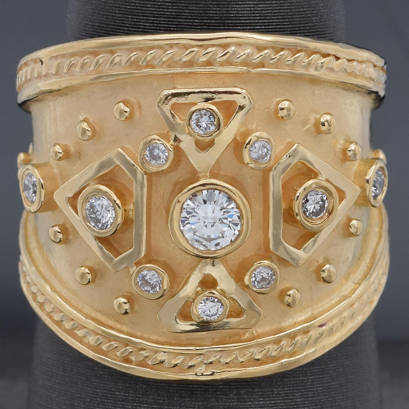 Gewicht: 10,9 Gramm
Stein: Ca. 0,38 TCW (0,015-0,17 ct) Diamanten
Oberfläche des Rings: 20,5 x 19,5 x 4,0 mm
Größe: 7,25
Punze: 18K, T-R

ARTIKEL-NUMMER:BR-1069-101123-14