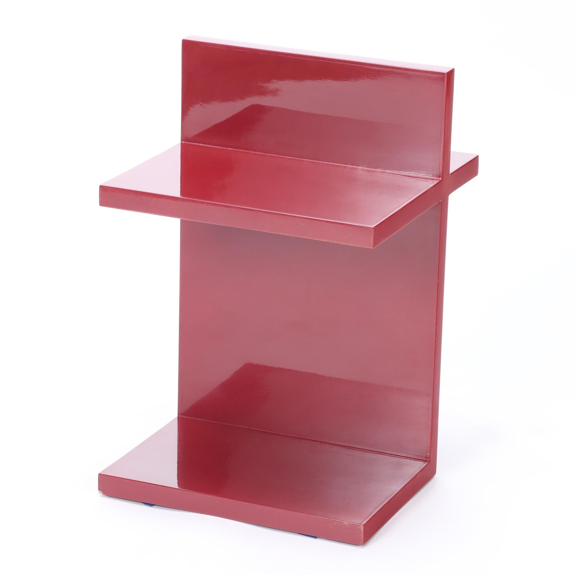 Table d'appoint en laque rouge « T » conçue par Maximilian Eicke pour Max ID NY Bon état - En vente à Philadelphia, PA