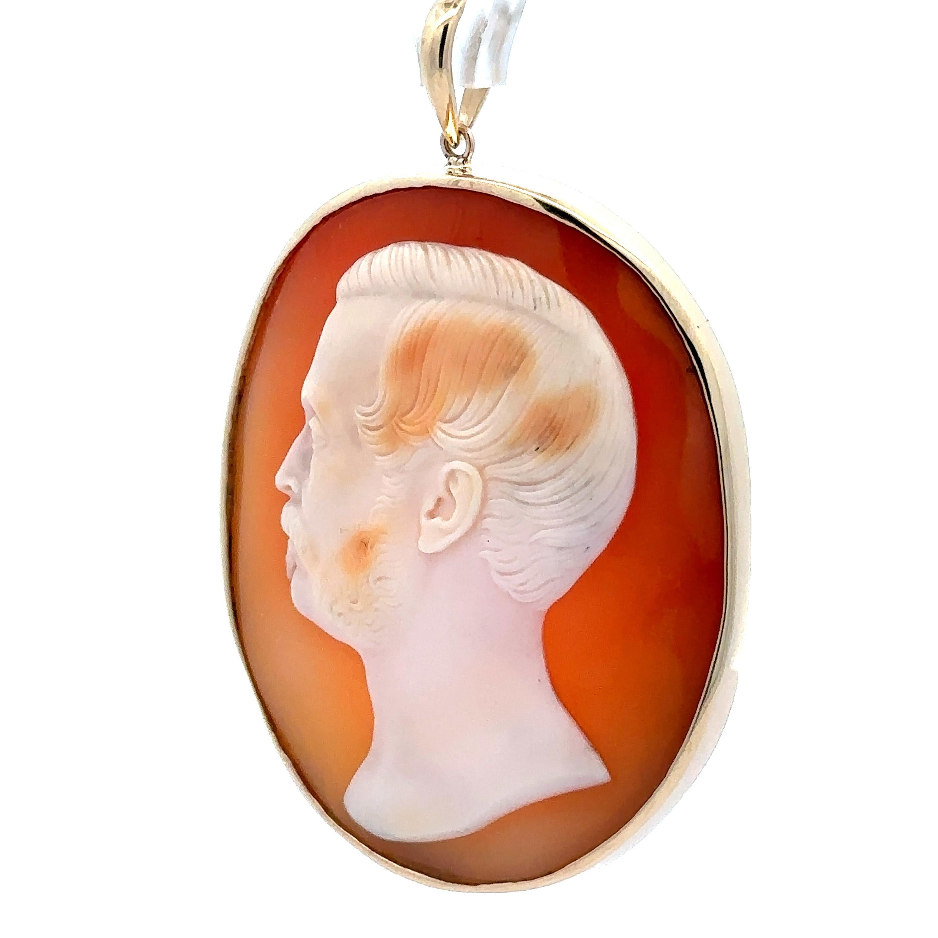 T. Saulini or jaune 14k, camée coquillage sculpté, homme de gauche, grand pendentif en vente 2