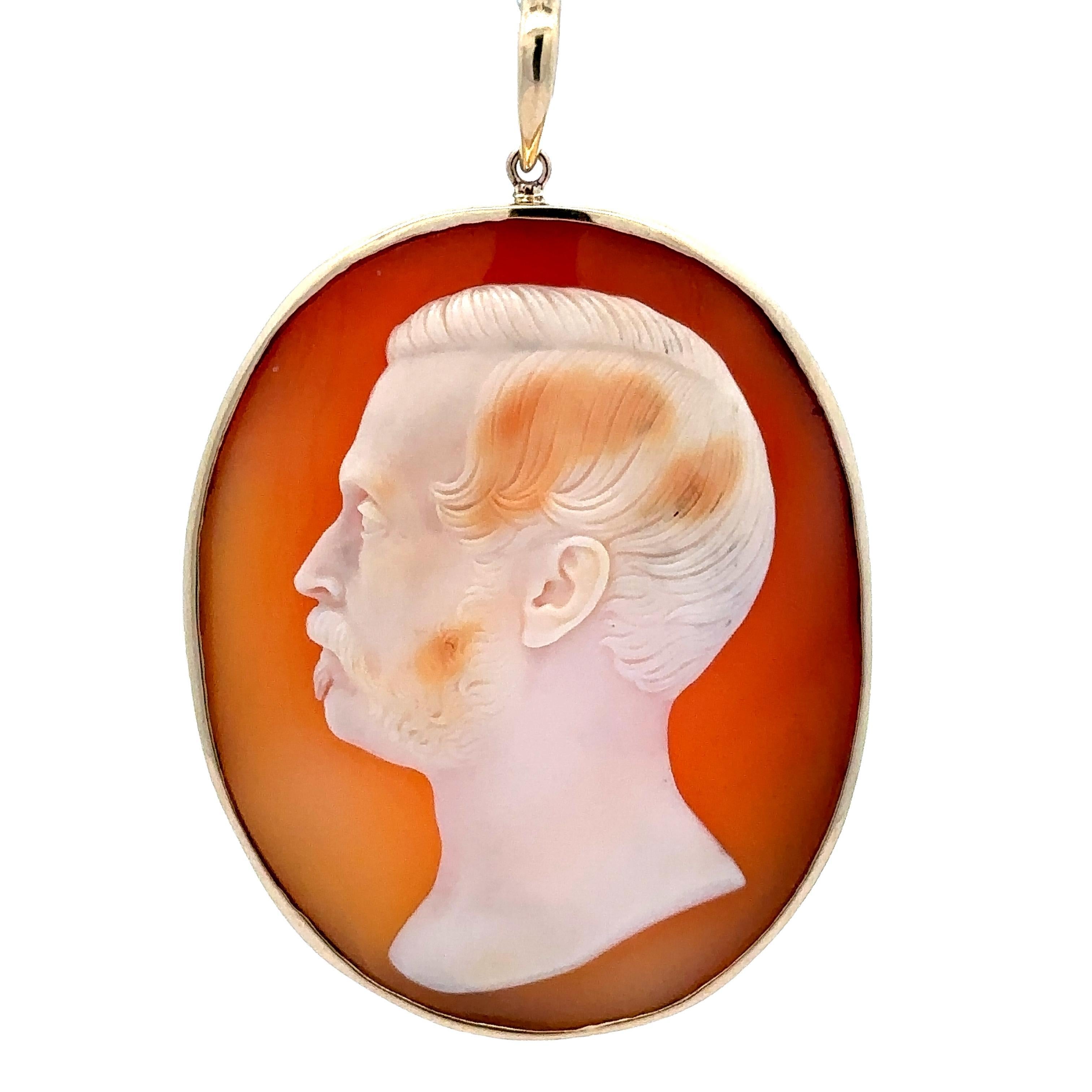 T. Saulini or jaune 14k, camée coquillage sculpté, homme de gauche, grand pendentif en vente 4