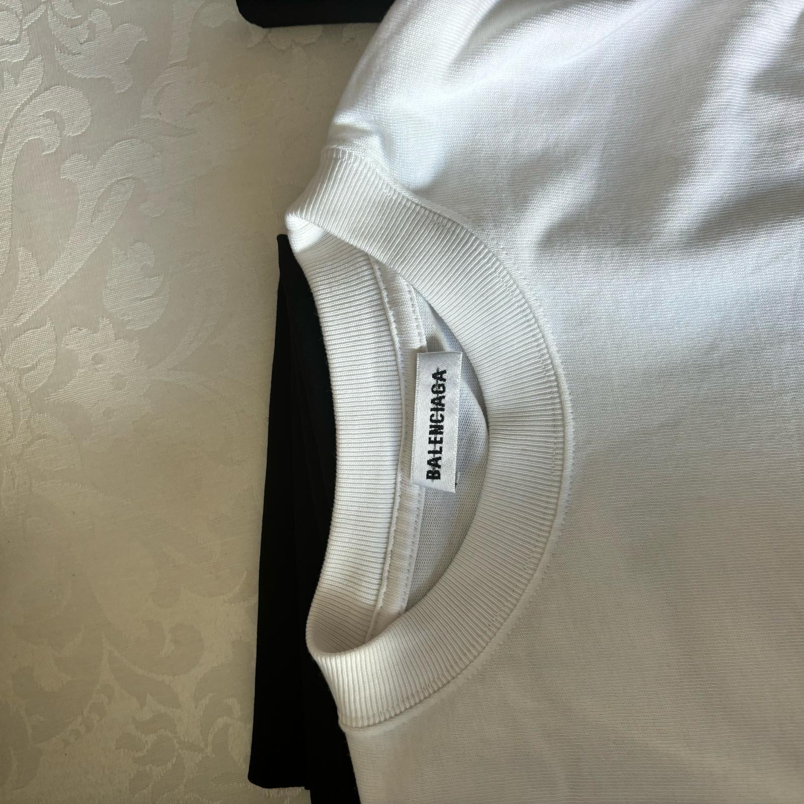Camiseta Balenciaga como nueva en Nuevo estado para la venta en Basaluzzo, IT
