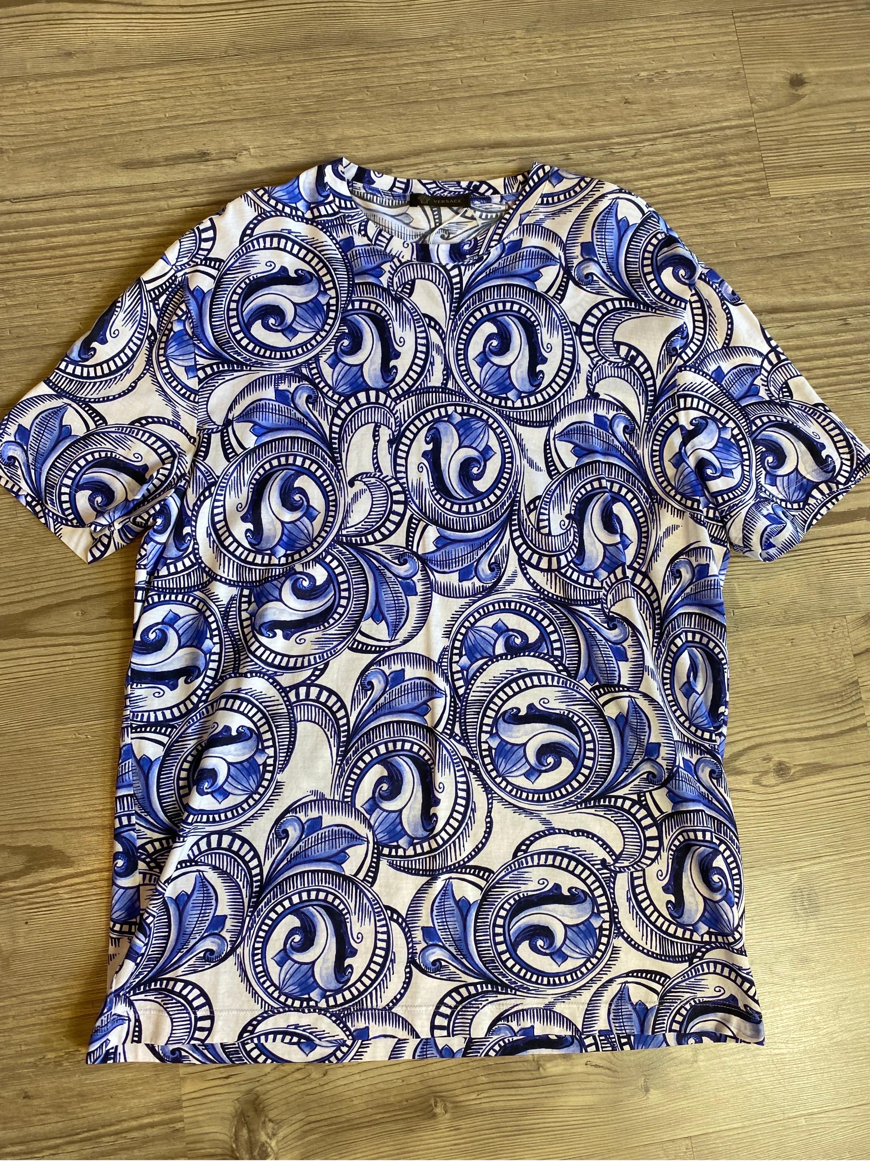 Women's or Men's T-shirt Gianni Versace blue For Sale