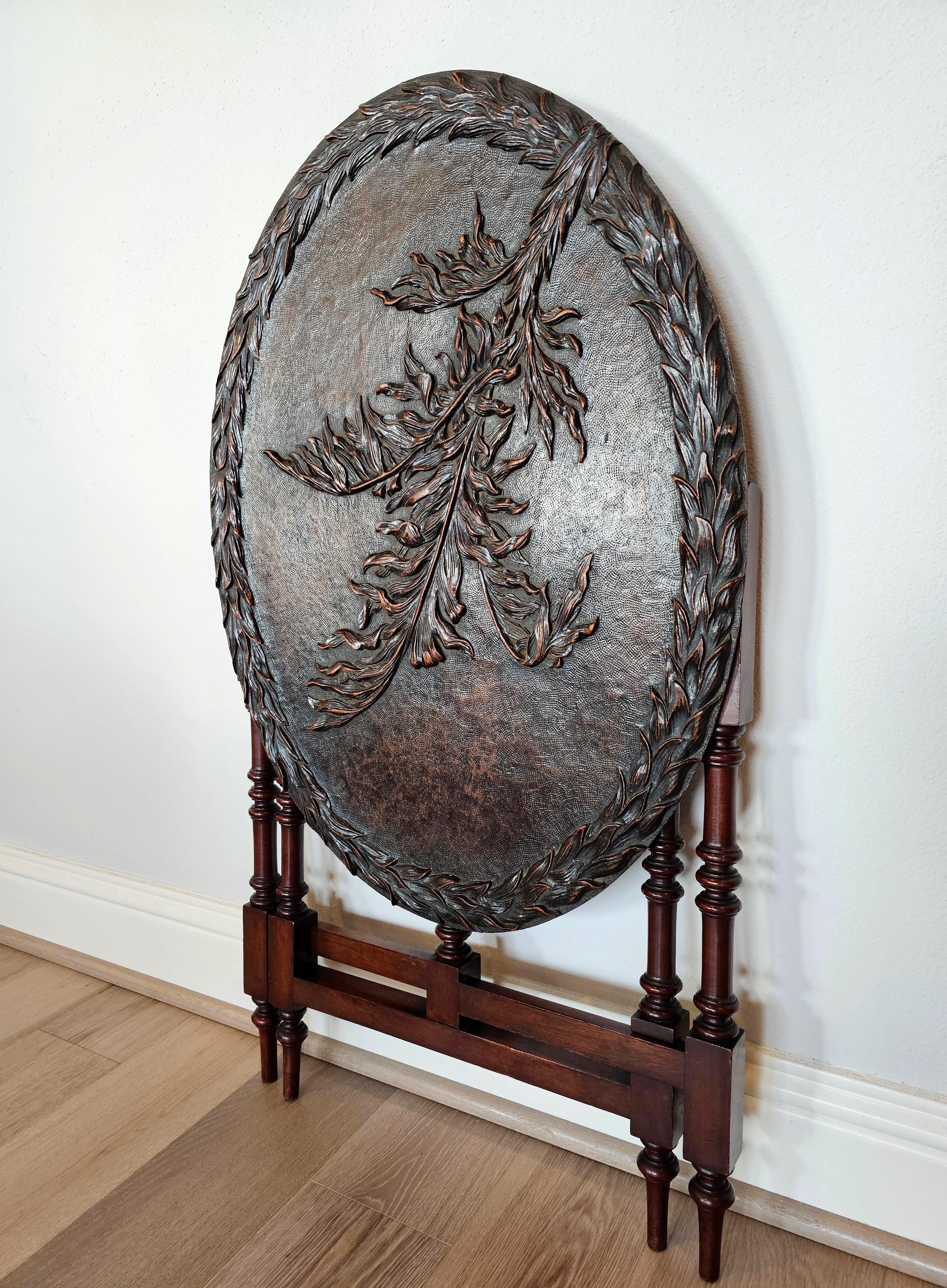 Victorien T. Simpson & Son English Victorian Relief Carved Mahogany Tilt-top Table en vente