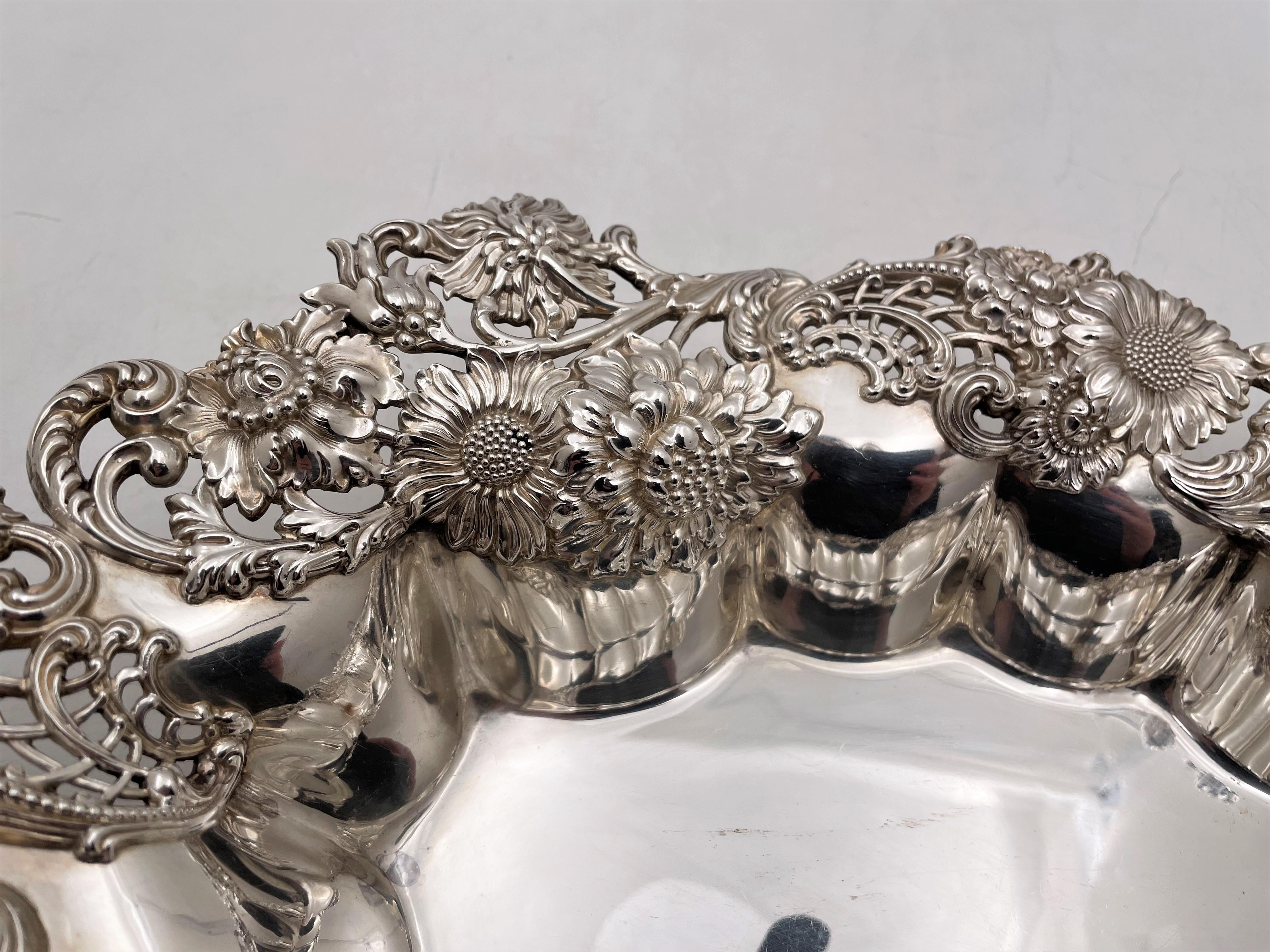 20th Century T. Starr Sterling Silver Centerpiece Bowl in Art Nouveau Style w/ Raised Daisies