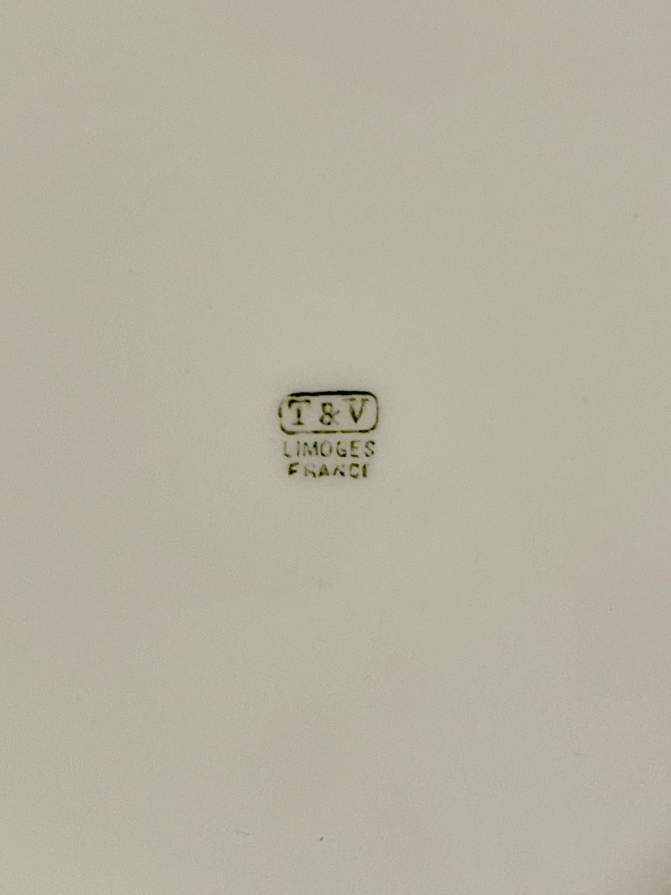 T&V Limoges Boîte à motifs de scarabées Egyptomania noir et blanc en vente 1