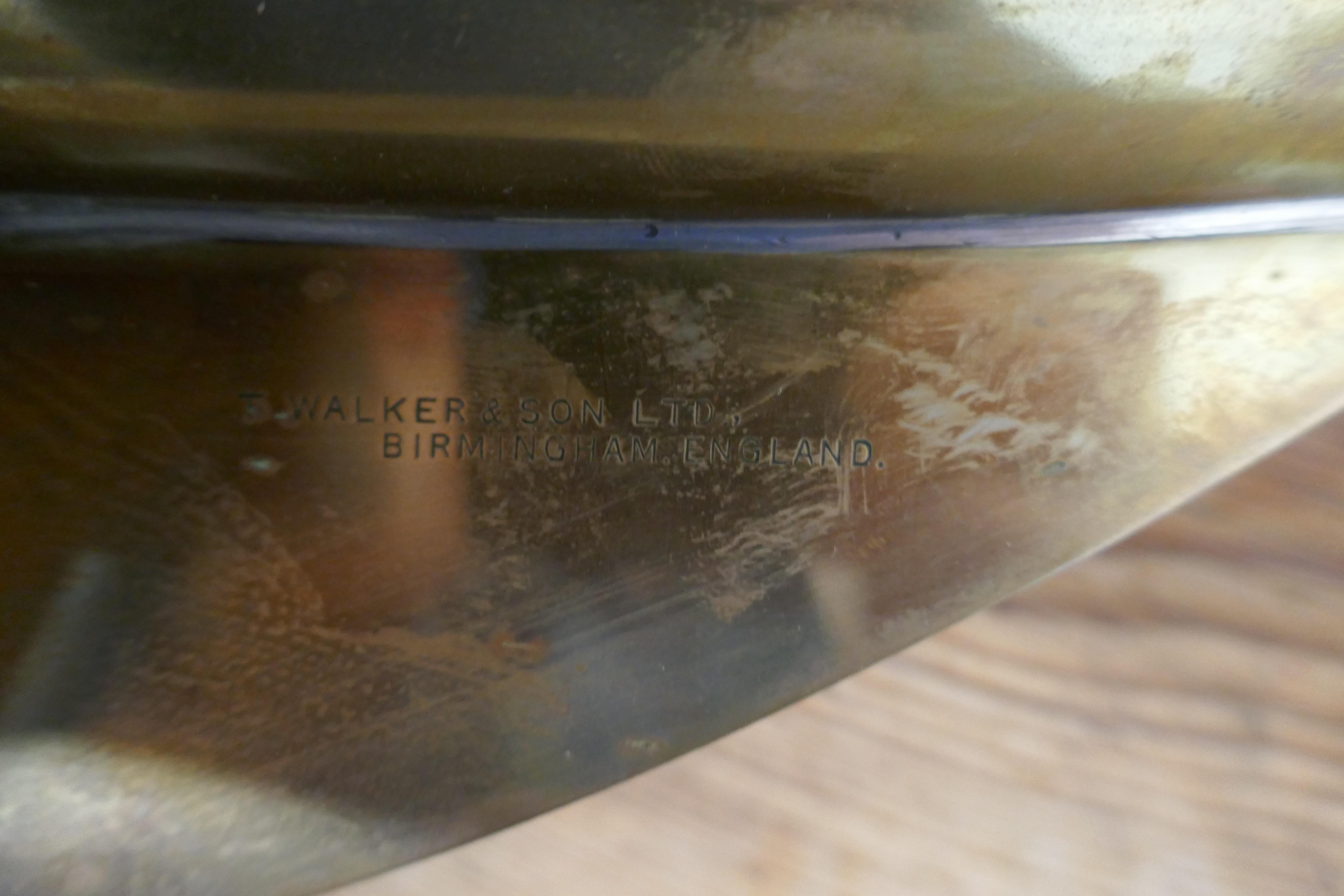 T. Walker & Son LTD Inglaterra Cherub Brass Marine Log Spinner, Lámpara siglo XX en venta