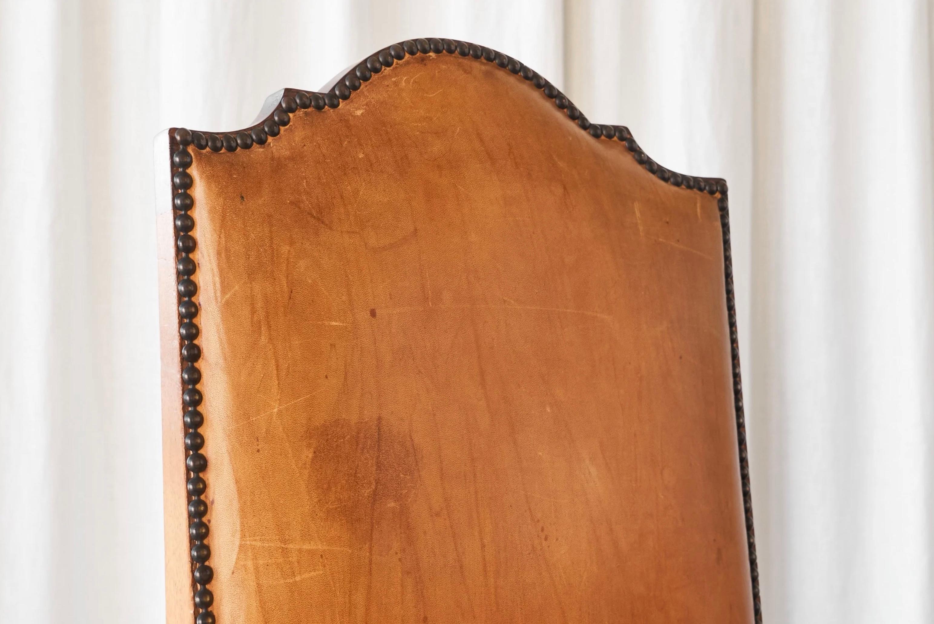 't Woonhuys Amsterdam Seltenes Paar Stühle in patiniertem Cognacleder 1920er Jahre (Art déco) im Angebot