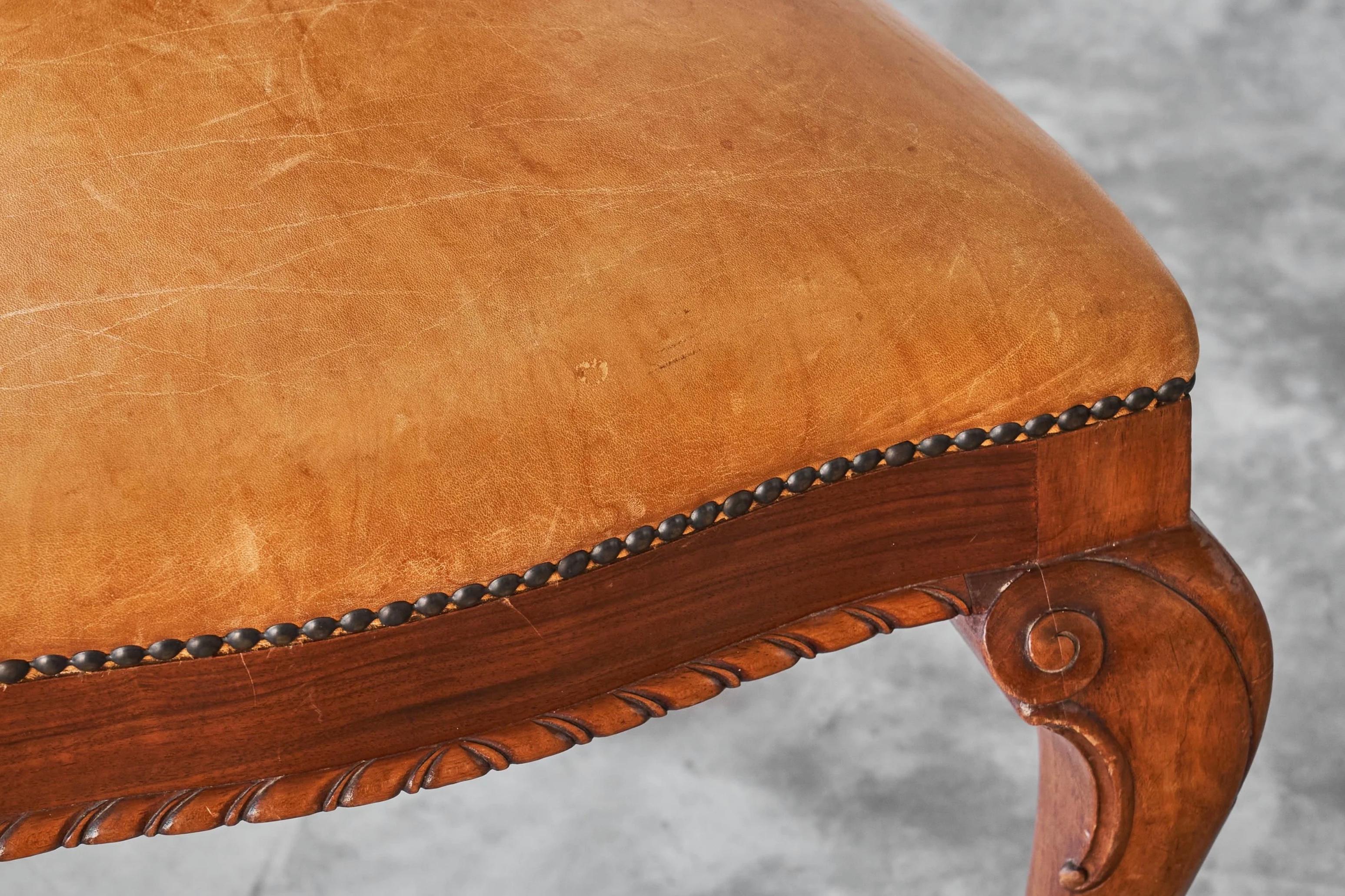 't Woonhuys Amsterdam Seltenes Paar Stühle in patiniertem Cognacleder 1920er Jahre (Handgefertigt) im Angebot