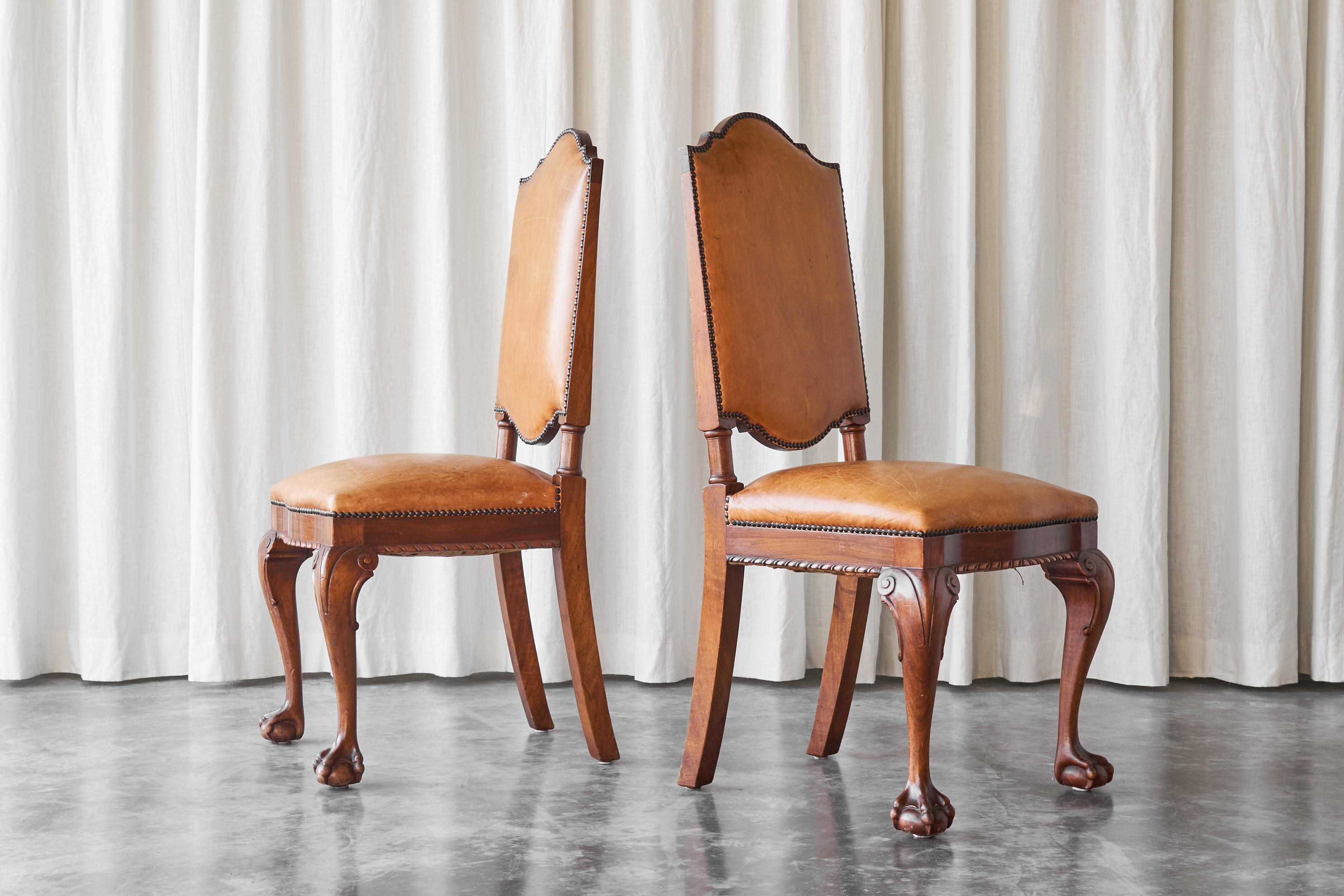 't Woonhuys Amsterdam Rare paire de chaises d'appoint en cuir cognac patiné des années 1920 en vente 5