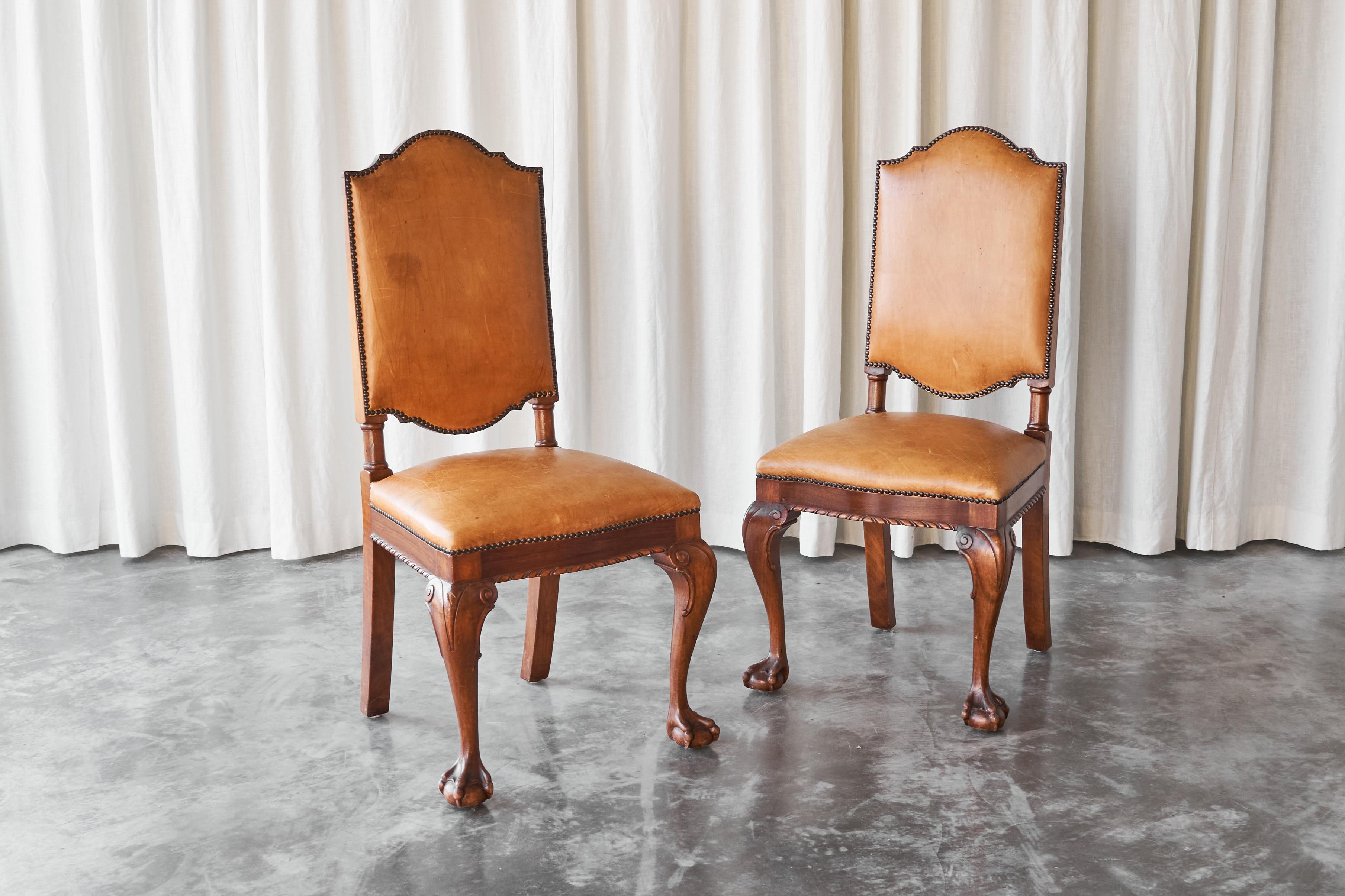 Hand-Crafted 't Woonhuys Amsterdam Rare Pair of Side Chairs in Patinated Cognac Leather 1920s For Sale