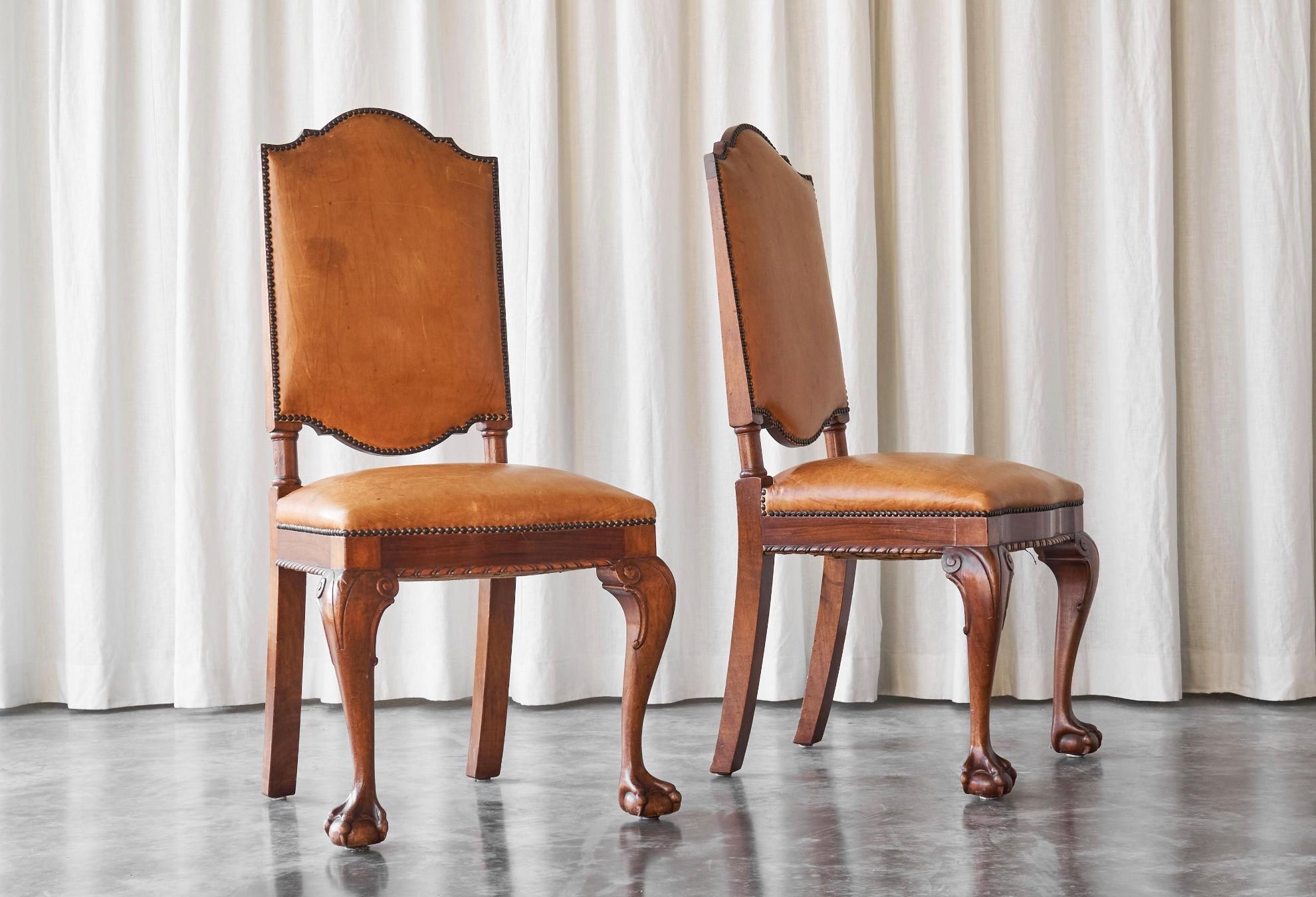 Fatto a mano T Woonhuys Amsterdam Rara coppia di poltrone in pelle patinata color cognac anni '20 in vendita