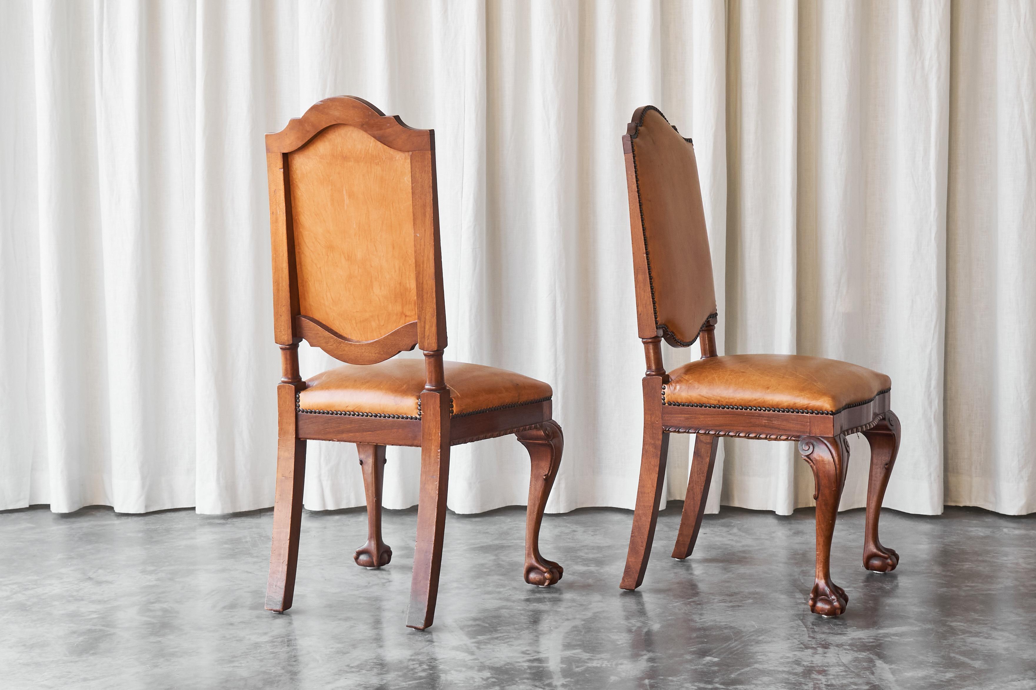 20th Century 't Woonhuys Amsterdam Rare Pair of Side Chairs in Patinated Cognac Leather 1920s For Sale