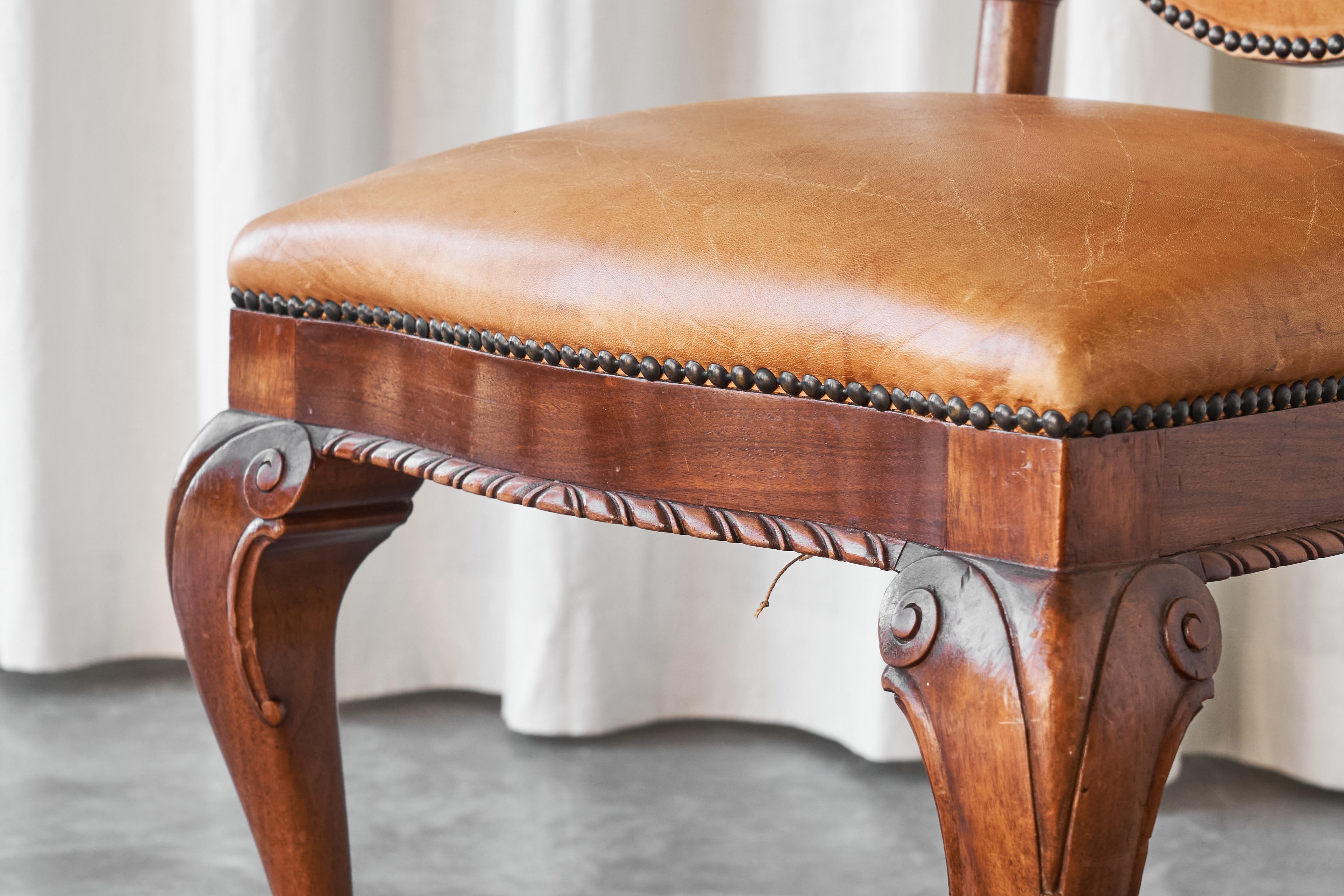 Cuir 't Woonhuys Amsterdam Rare paire de chaises d'appoint en cuir cognac patiné des années 1920 en vente