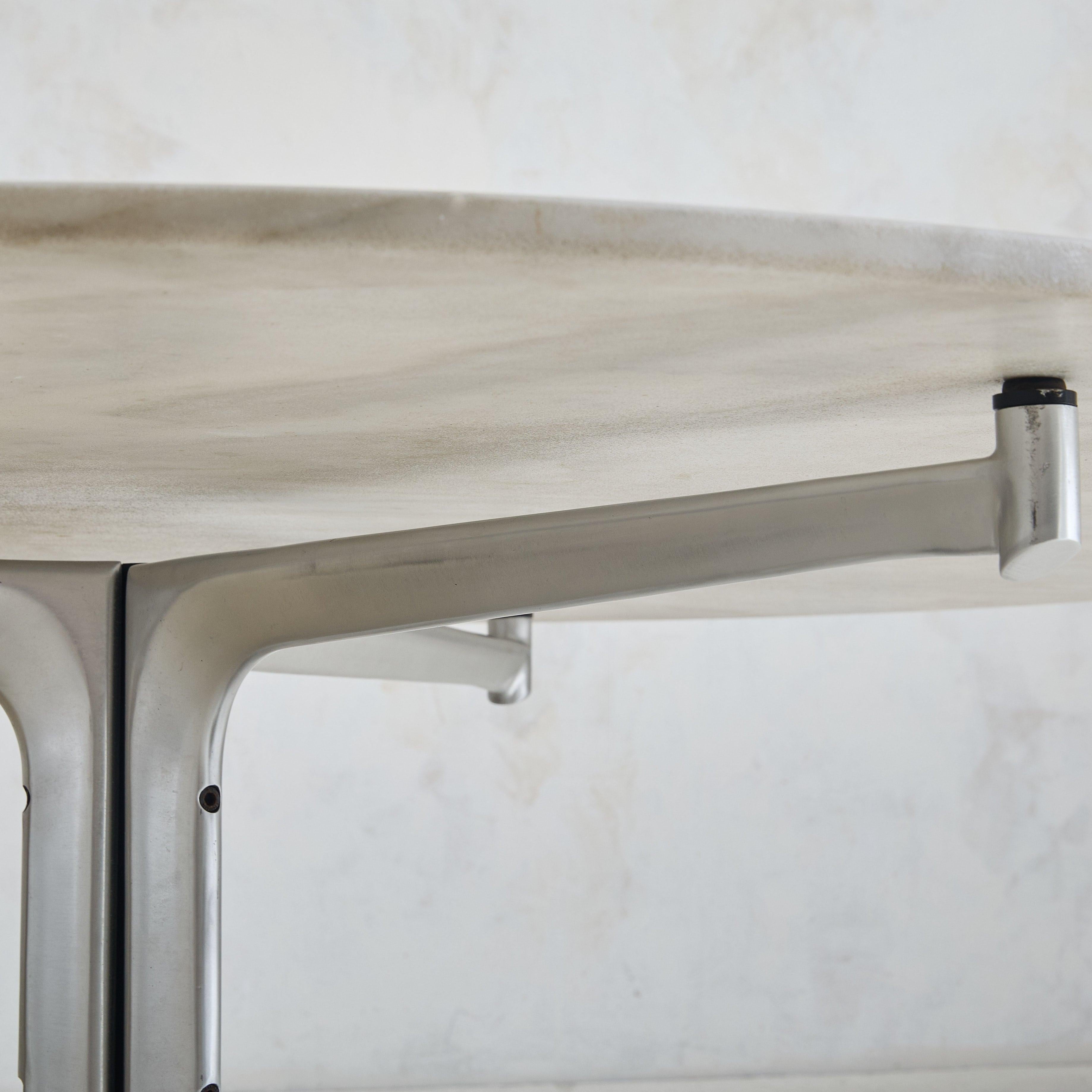 Table basse à plateau de marbre 