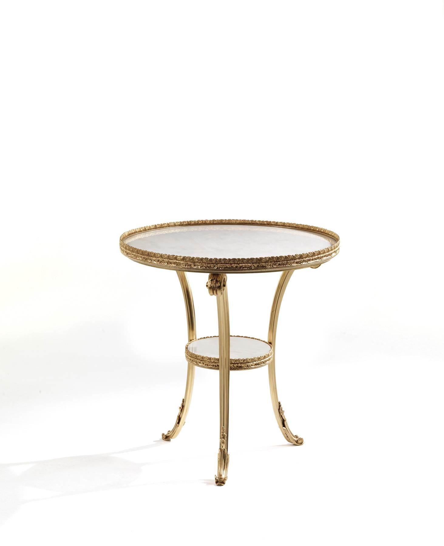 The sleek and chic T106 side table, with brass gold finish base and Estremoz marble top (MR08), is an icon of Zanaboni’s collection and it can be matched to any classic or contemporary designs, for a unique and luxury living room. It is also