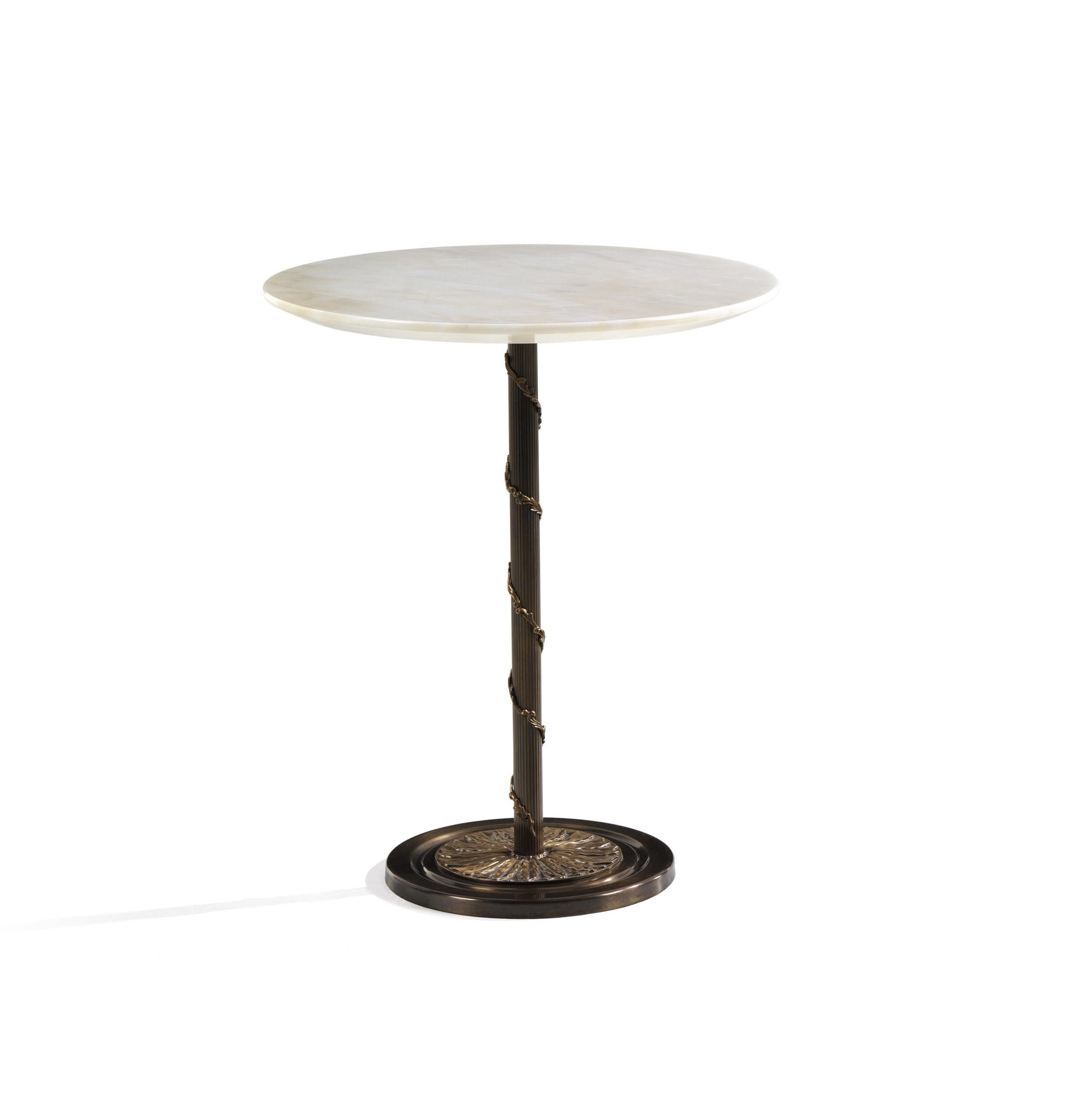The refined and elegant T107/H small side table, with brass burnished finish base and Estremoz marble top (MR08), is an evergreen of Zanaboni’s collection and it can be matched to any classic or contemporary designs, for a unique and luxury sitting.