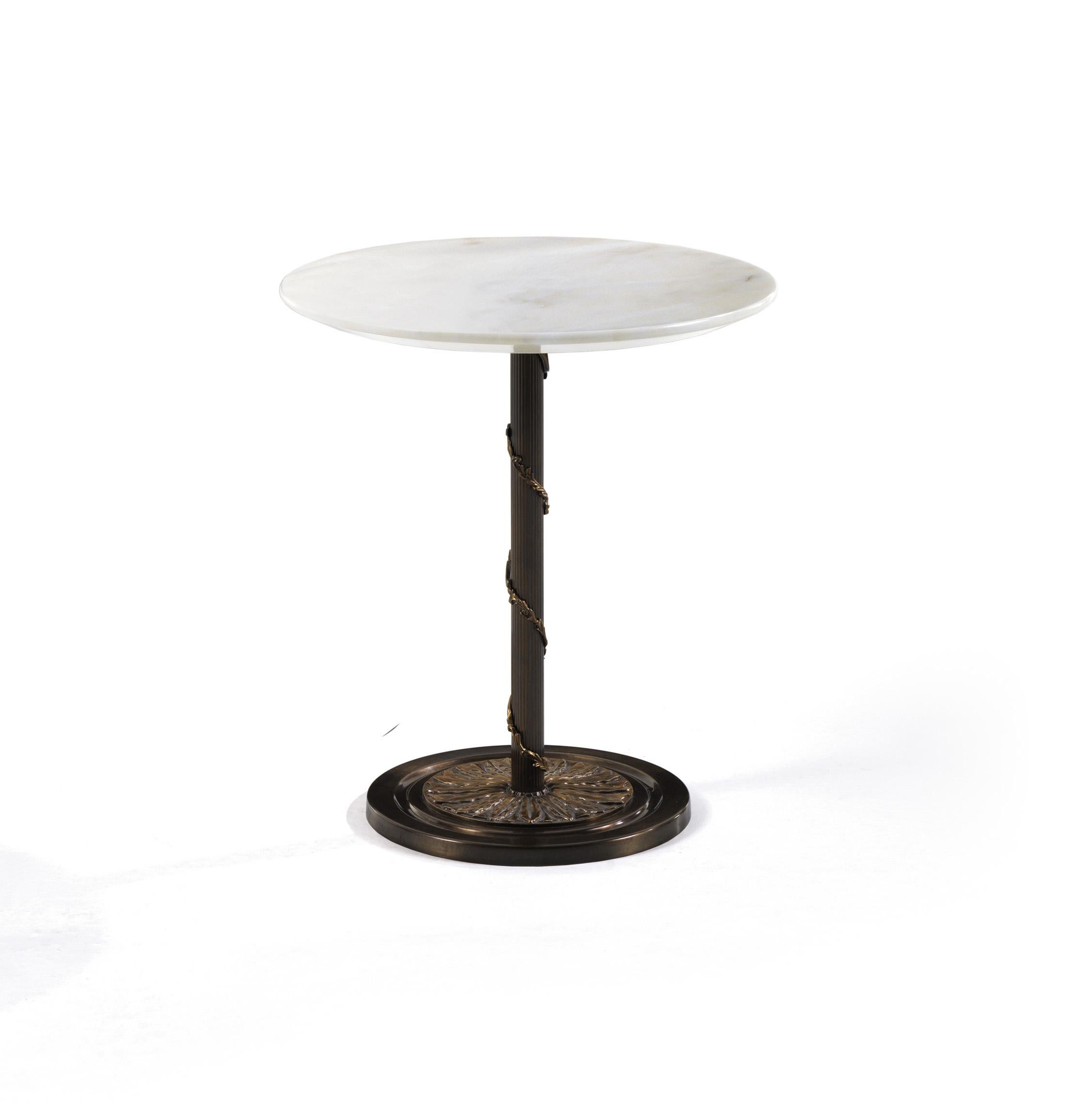 The refined and elegant T107/S small side table, with brass burnished finish base and Estremoz marble top (MR08), is an evergreen of Zanaboni’s collection and it can be matched to any Classic or contemporary designs, for a unique and luxury