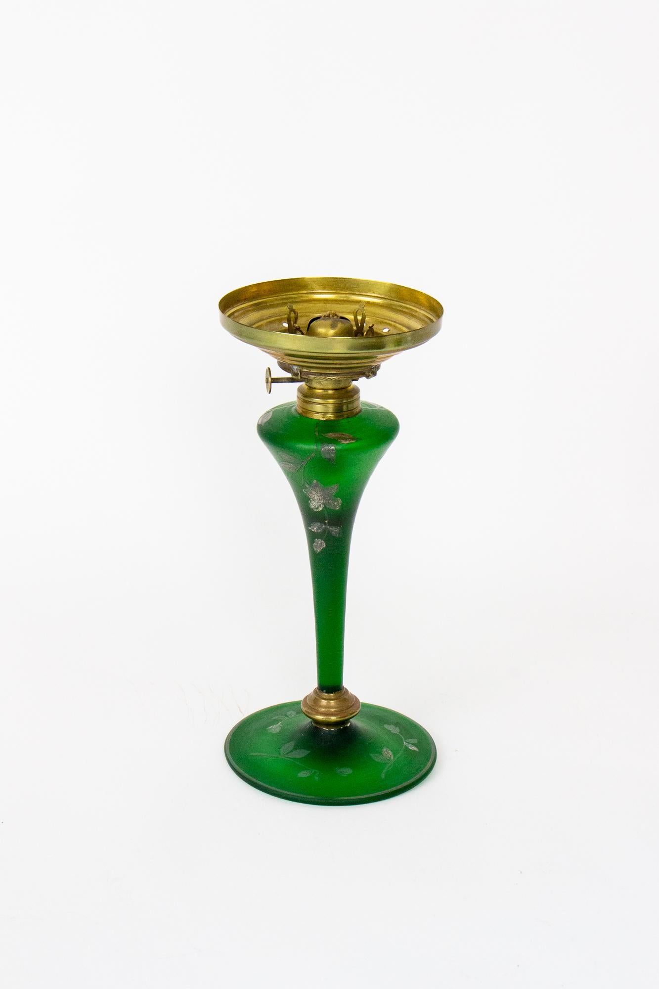 T114 19th Century Green Art Glass Oil Lamp For Sale 4