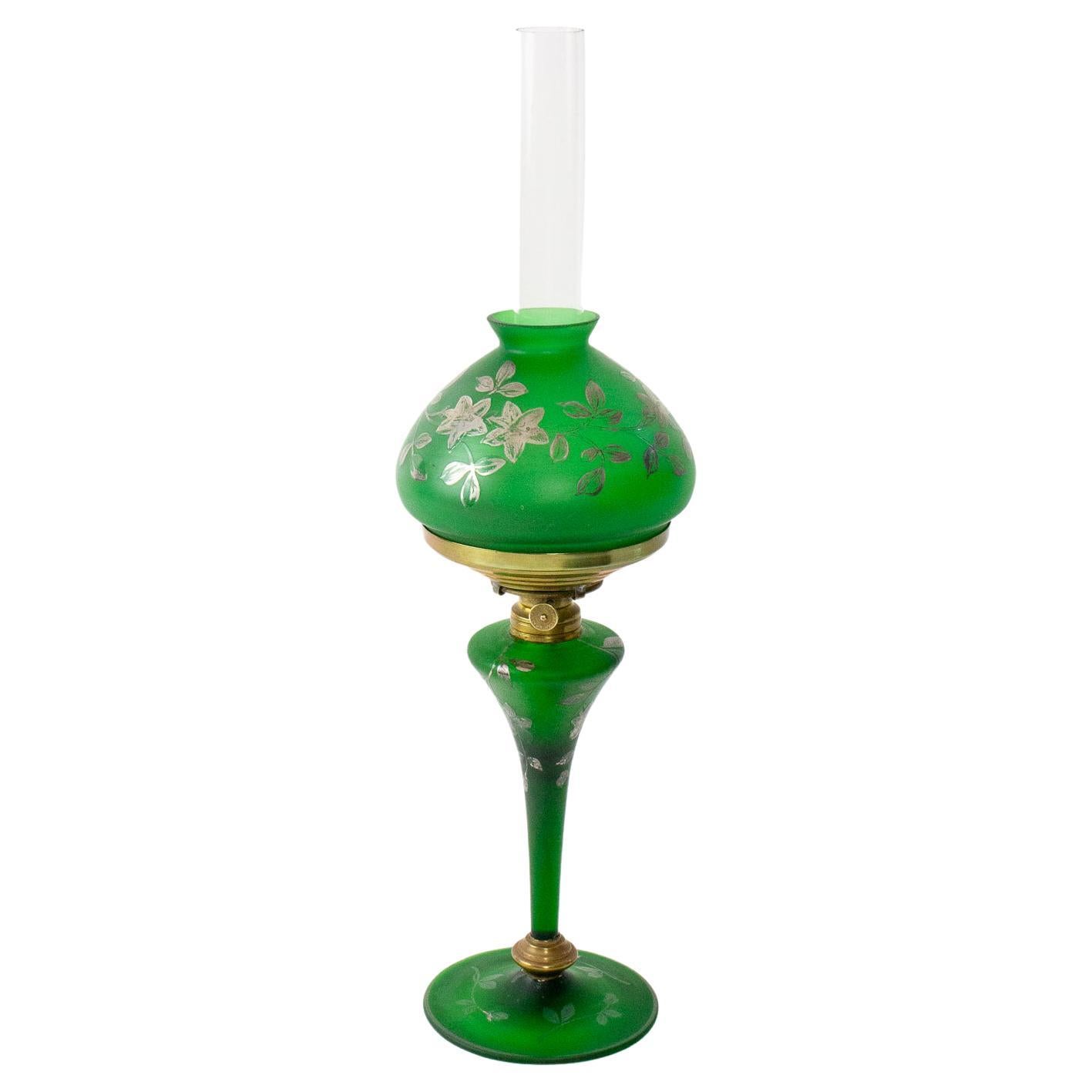 T114 Lampe à huile en verre d'art vert du 19e siècle en vente