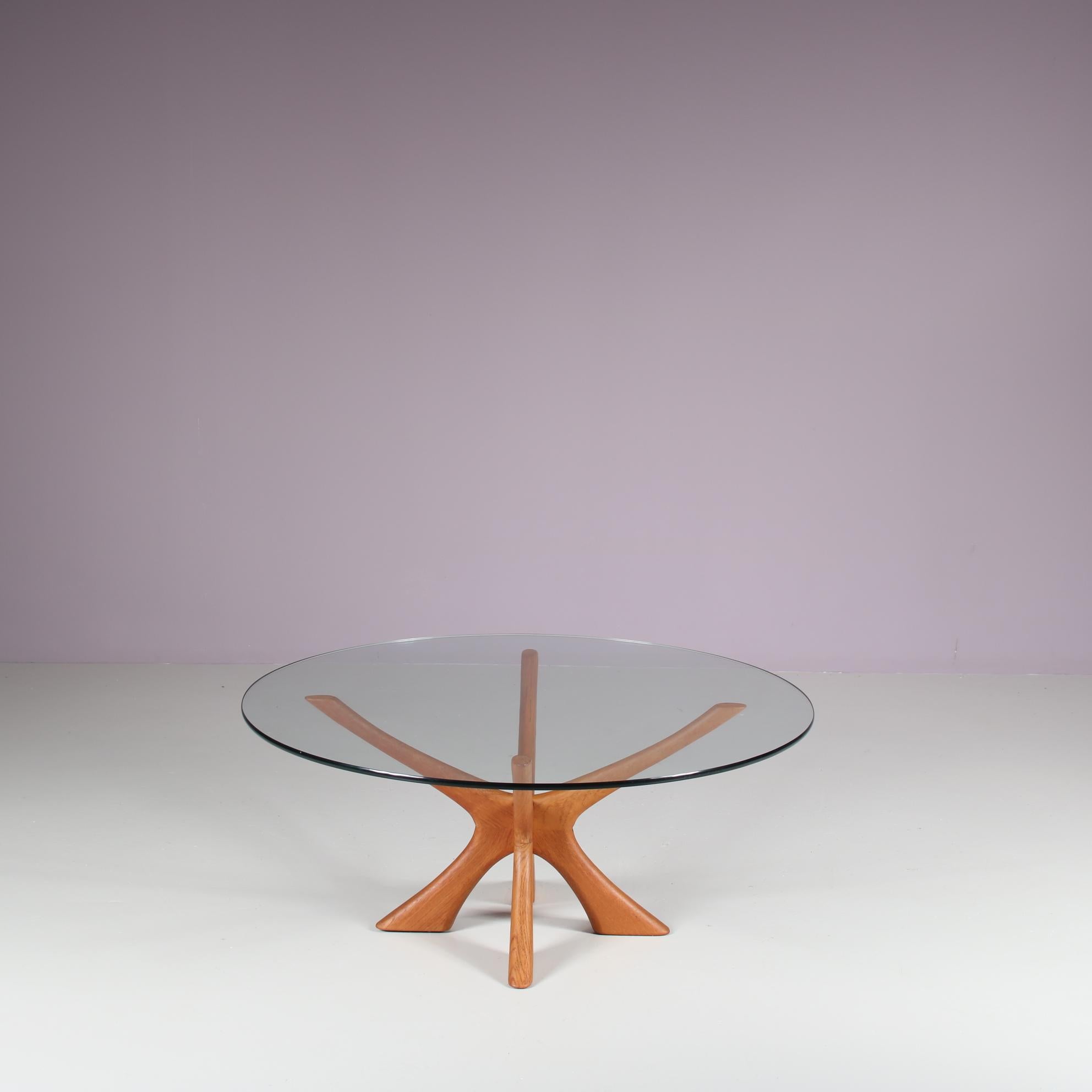 “T118” Coffee Table by Illum Wikkelso for Niels Eilersen, Denmark, 1960 For Sale 4