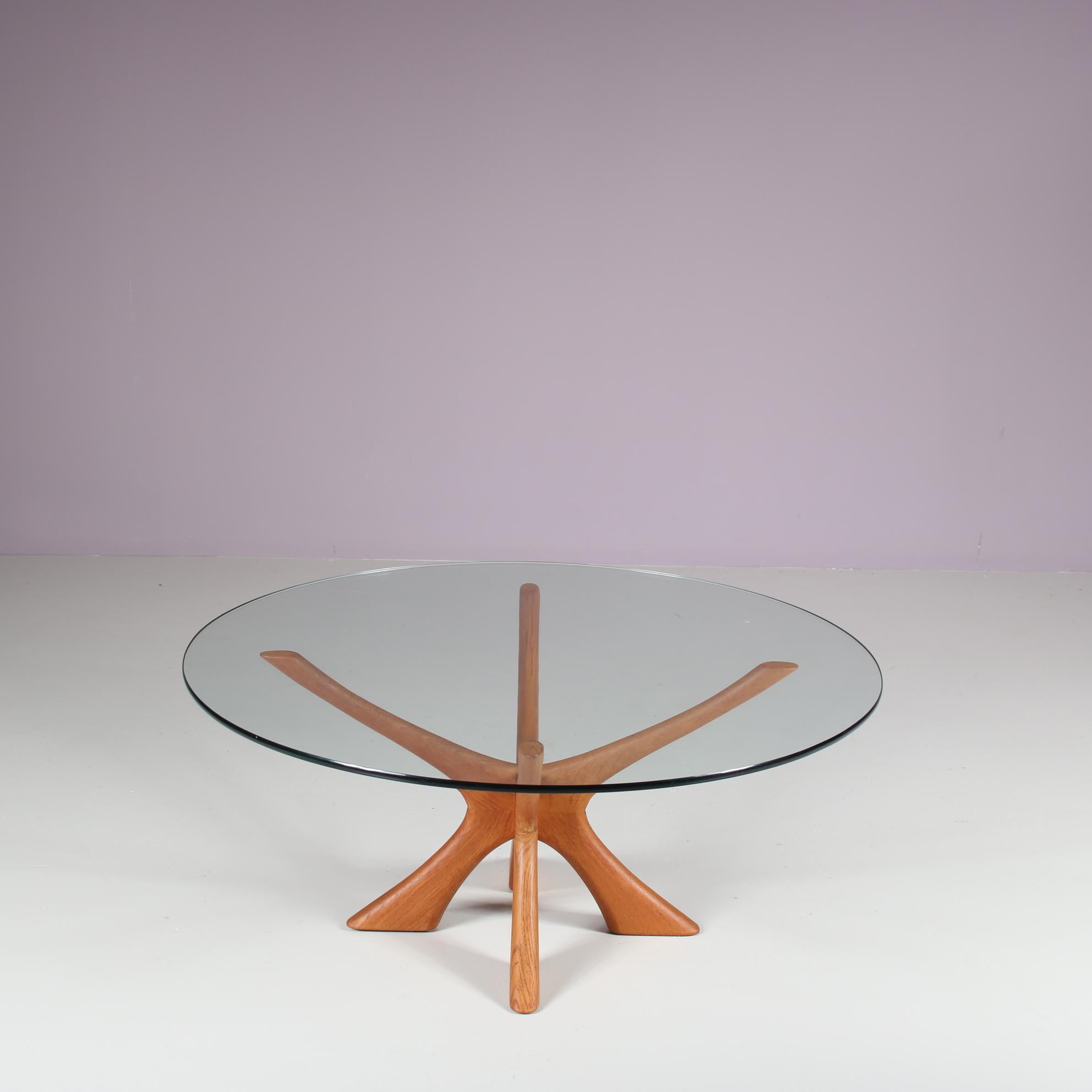 “T118” Coffee Table by Illum Wikkelso for Niels Eilersen, Denmark, 1960 For Sale 5