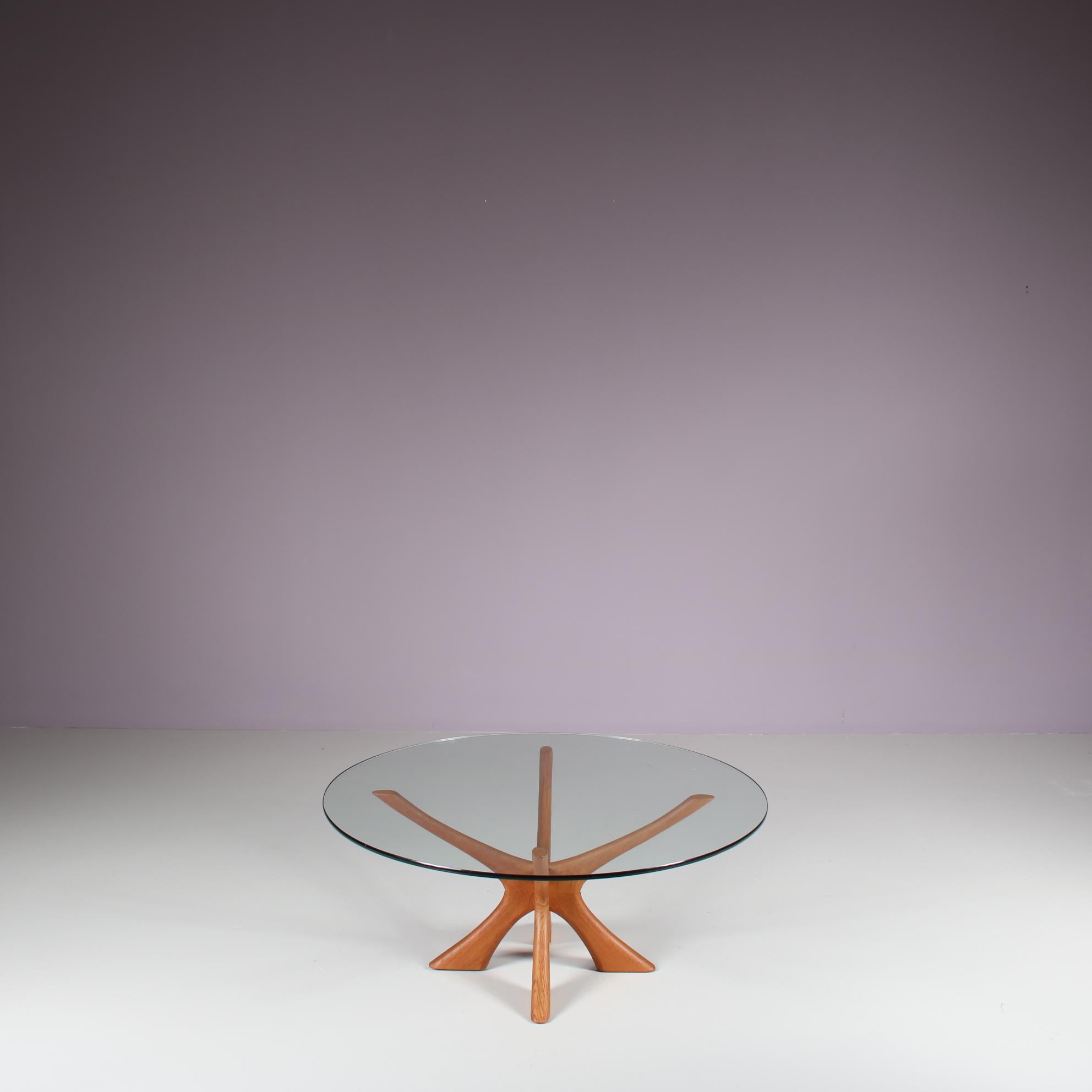“T118” Coffee Table by Illum Wikkelso for Niels Eilersen, Denmark, 1960 For Sale 6