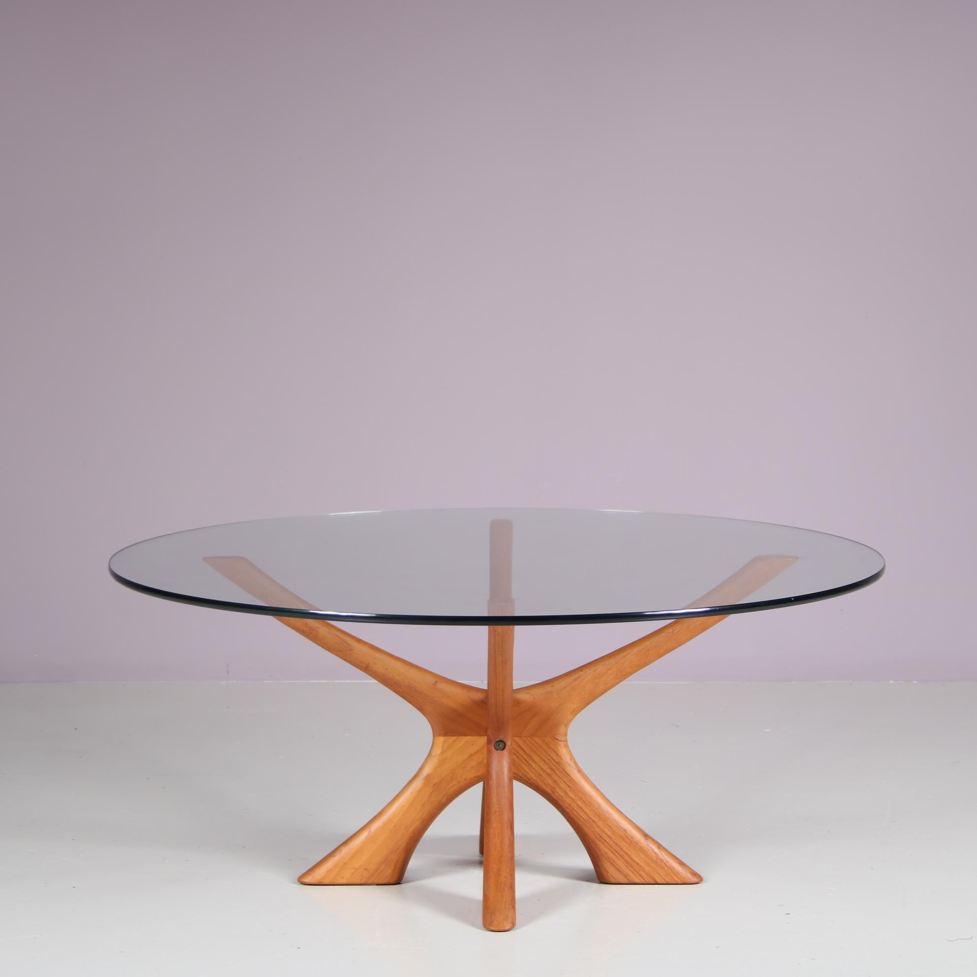 “T118” Coffee Table by Illum Wikkelso for Niels Eilersen, Denmark, 1960 In Good Condition For Sale In Amsterdam, NL