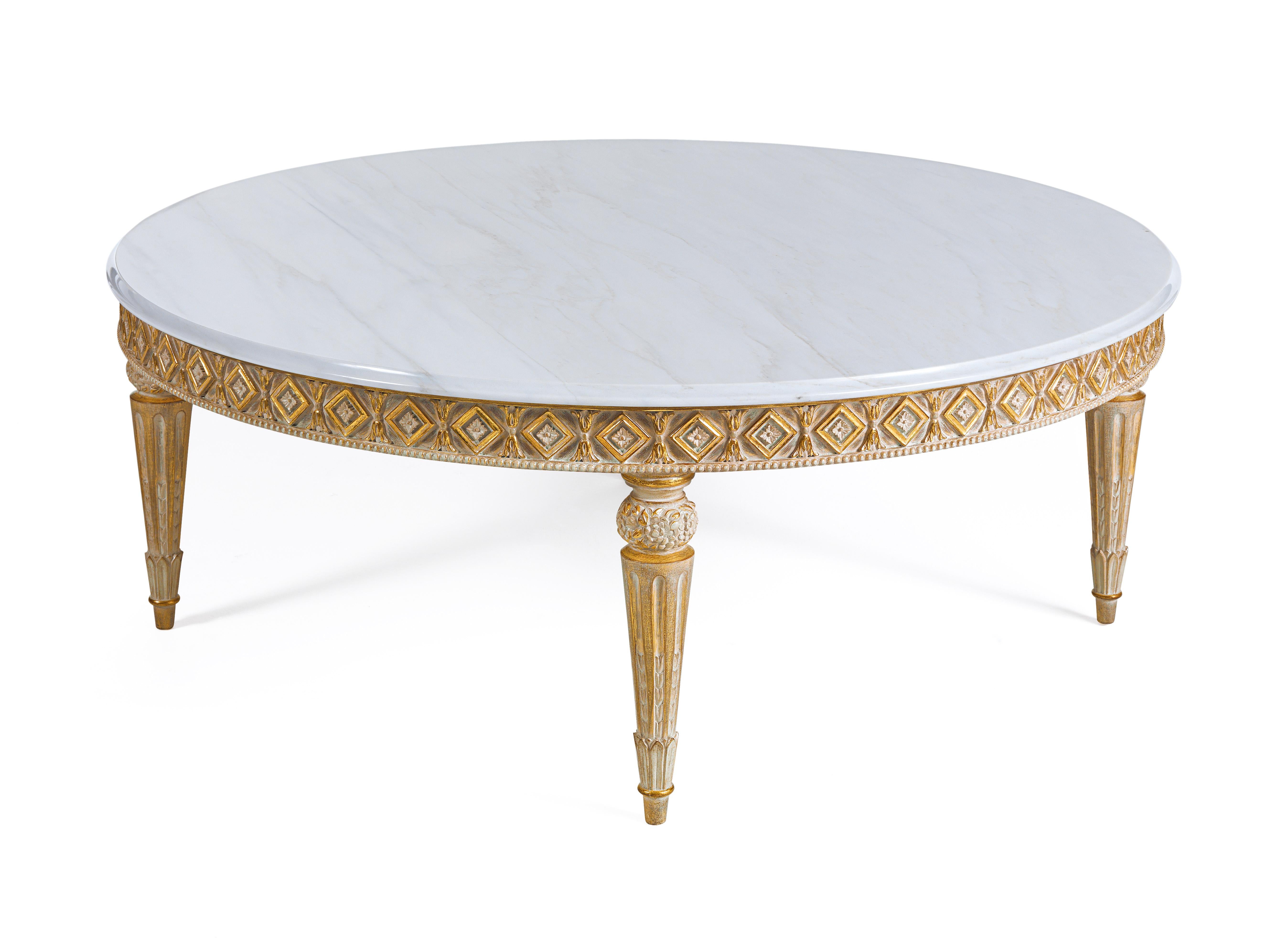 The T167/C coffee table is a timeless addition to any luxury living room. The soft and fine finish Decapé gold with patina CO10 emphasizes the artfully hand carved solid wood frame. The elegant Crema Delicato (MR31) marble top perfectly fits any