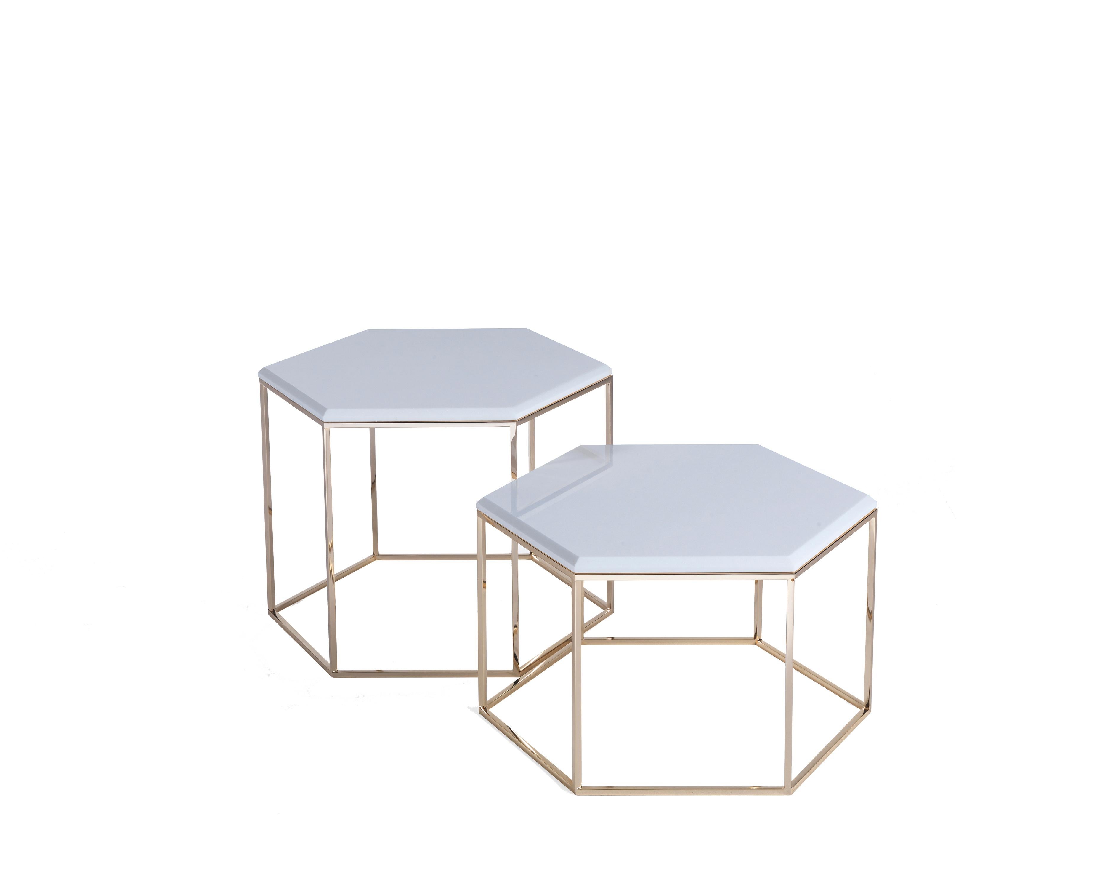 The sleek and contemporary T178/S small coffee table features a subtle and elegant metal base gold finish with marble top, to fit any classy interior adding a touch of elegance thanks to its peculiar design and to the use of fine materials. It can
