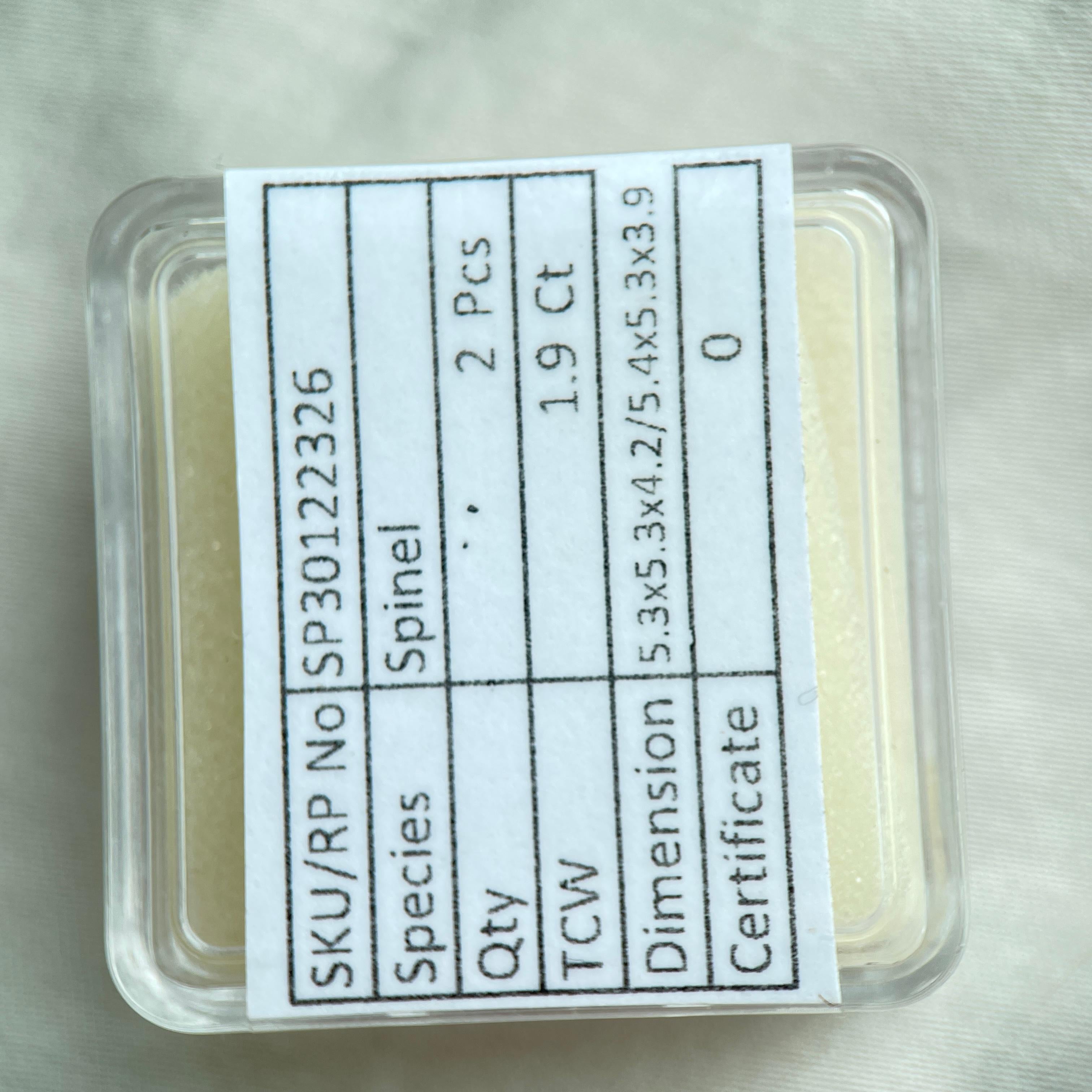 Taglio cuscino T1.9ct Grey spinel pair precision cut spinel pair - 5.4x5.3x3.9mm in vendita