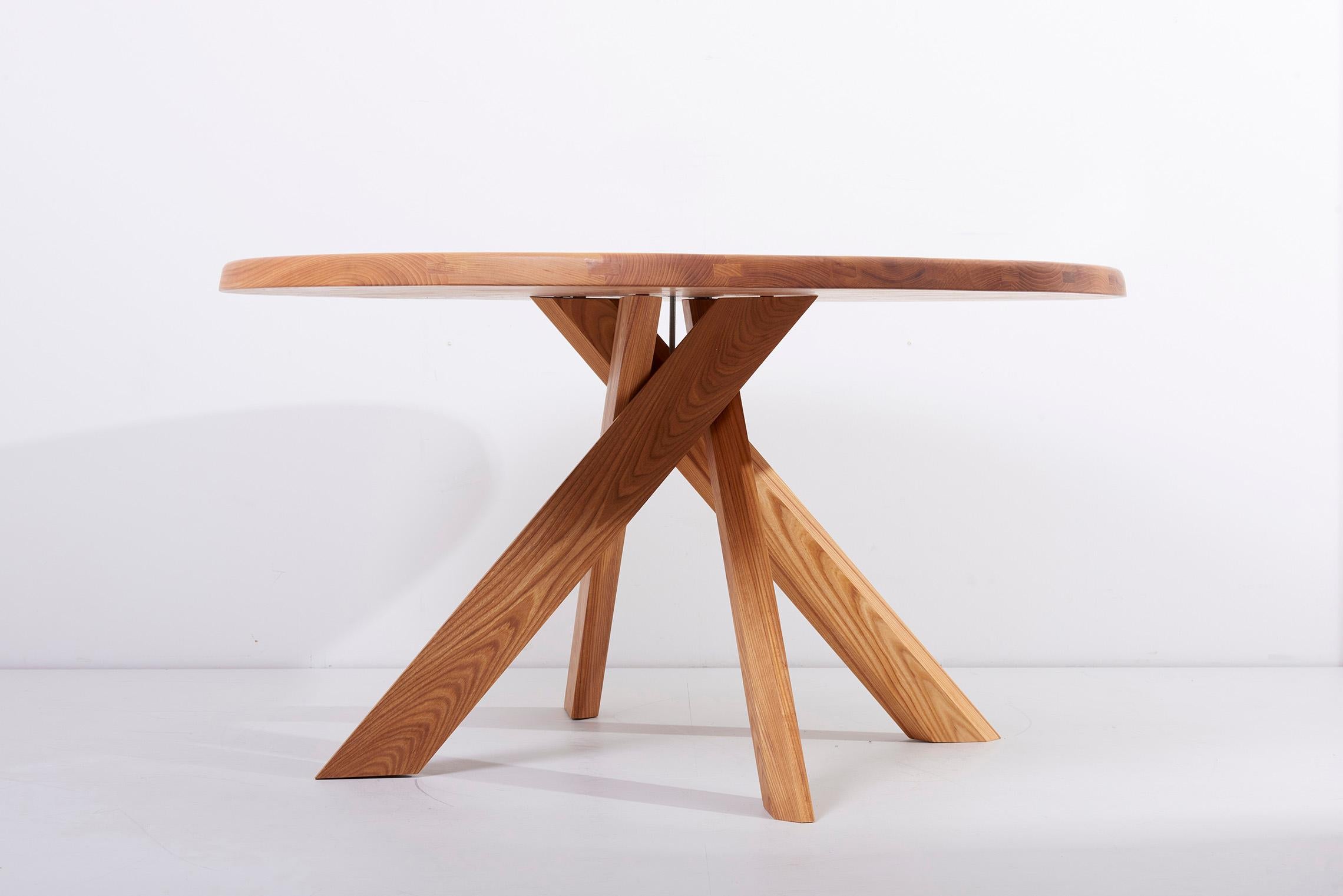 T21 dining table: A classic early 70s design by Pierre Chapo. The Table is made of elm wood (and available now). It can also be ordered in oak as well as in three different sizes (please get in touch with us considering the exact production lead