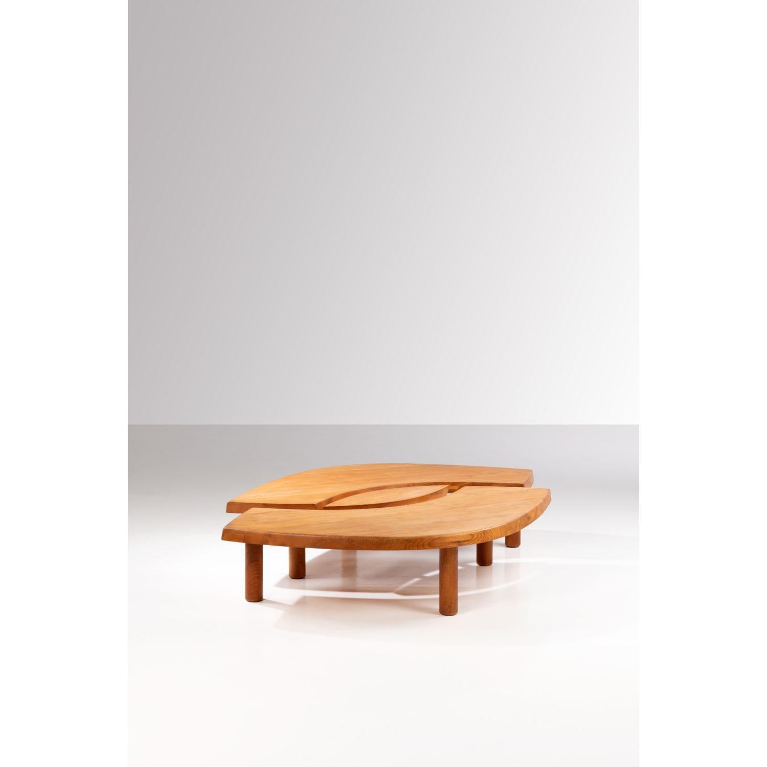 T22C eye coffee table by Pierre Chapo, France
This 1972 designed Chapo Classic can also be placed with a distance to the three parts.
Can be made in Elm wood or oak.