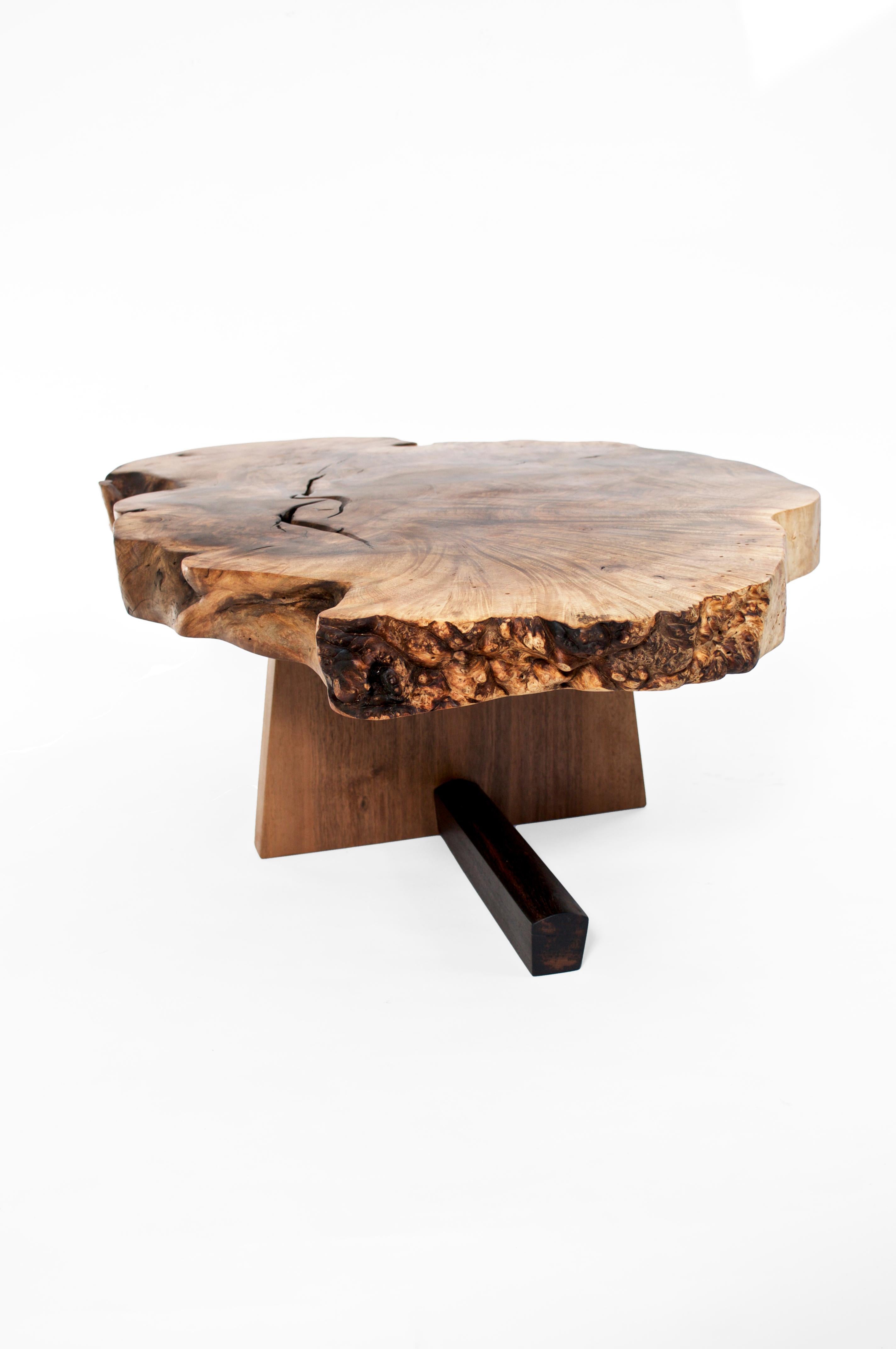Mesa baja T2611 de wengué, caucásico y nogal europeo by Jörg Pietschmann en Nuevo estado para la venta en Geneve, CH